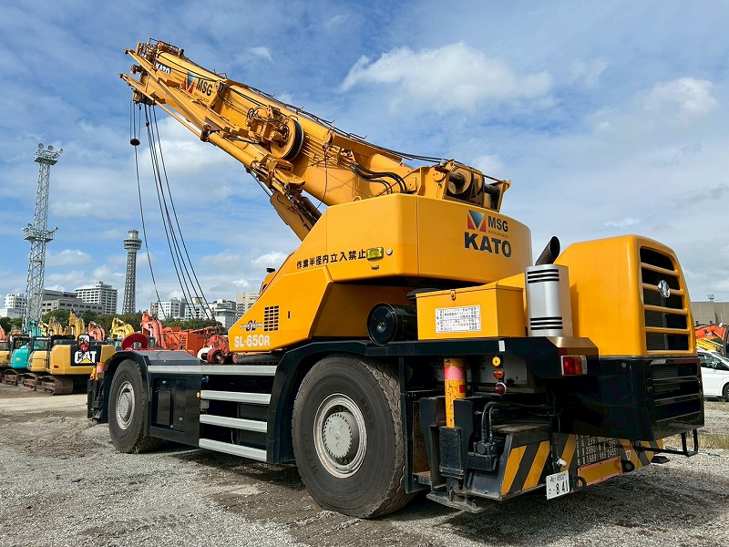 Xe cẩu bánh lốp 65 tấn Kato KR65H (2008) nhập khẩu từ Nhật Bản