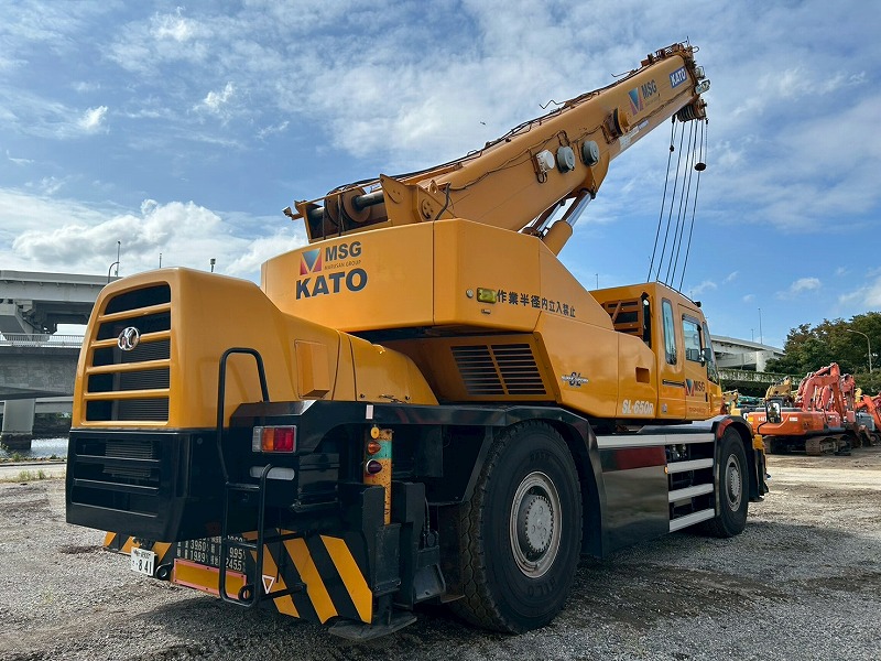 Xe cẩu bánh lốp 65 tấn Kato KR65H (2008) nhập khẩu từ Nhật Bản