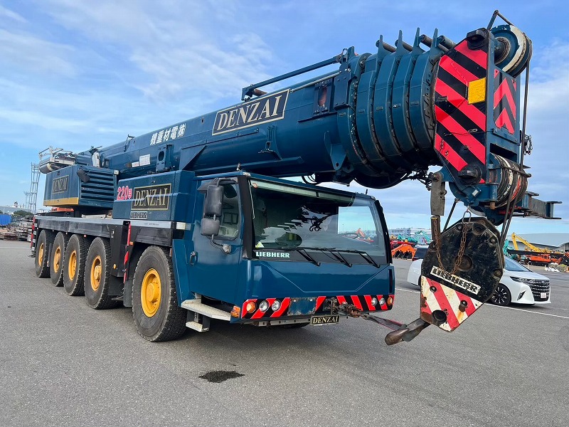 Xe cẩu bánh lốp 220 tấn Liebherr LTM1220NX nhập khẩu từ Nhật Bản