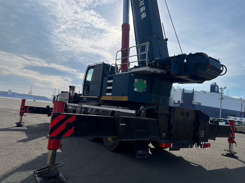 Xe cẩu bánh lốp 220 tấn Liebherr LTM1220NX nhập khẩu từ Nhật Bản