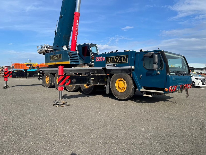 Xe cẩu bánh lốp 220 tấn Liebherr LTM1220NX nhập khẩu từ Nhật Bản