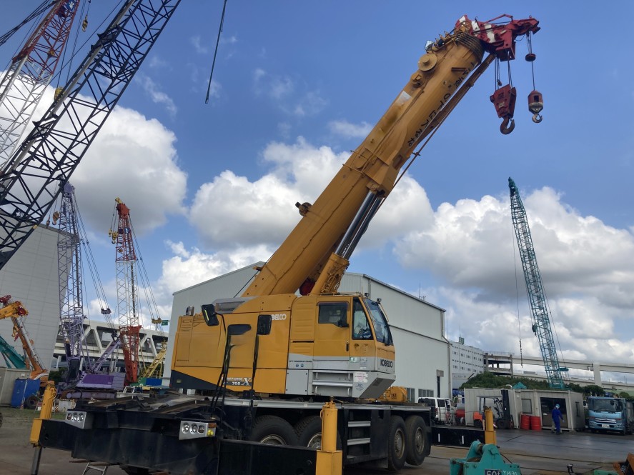 Xe cẩu bánh lốp 70 tấn Kobelco RK700 (2010) nhập khẩu từ Nhật Bản
