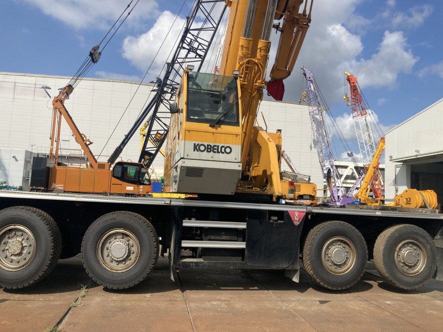 Xe cẩu bánh lốp 70 tấn Kobelco RK700 (2010) nhập khẩu từ Nhật Bản