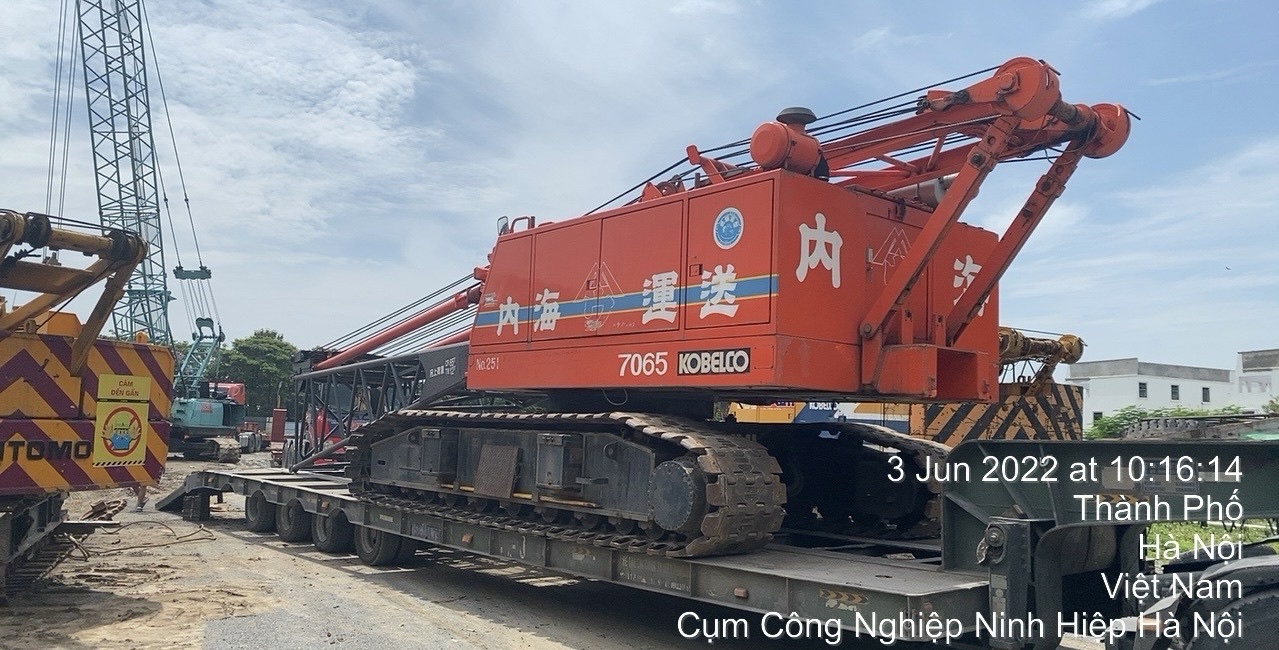 Xe cẩu bánh xích 65 tấn Kobelco 7065