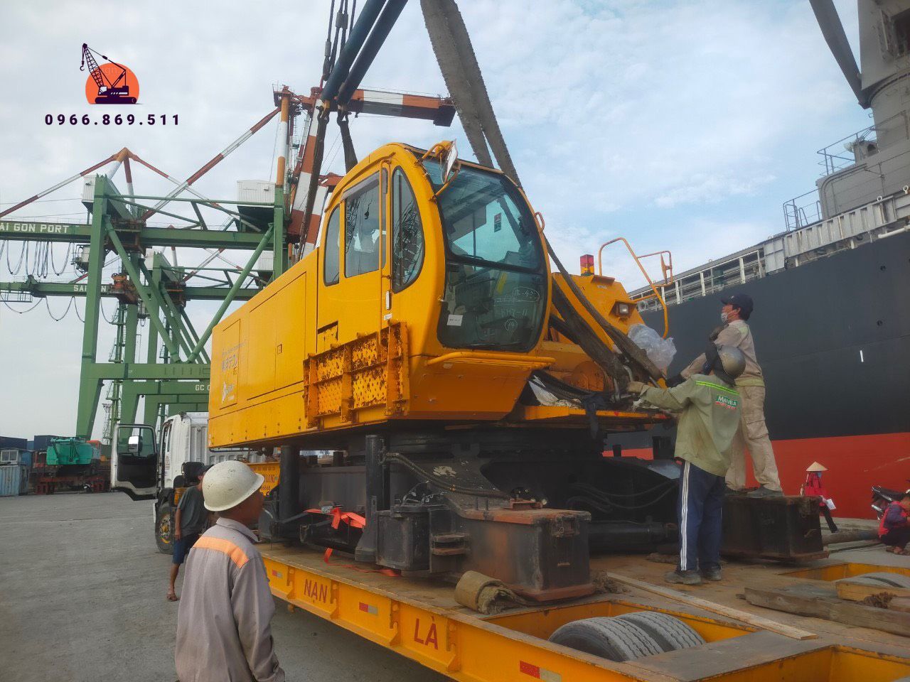Xe cẩu xích 100 tấn Kobelco 7100 - 086