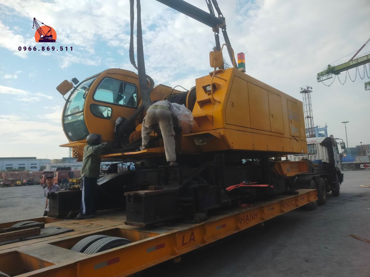 Xe cẩu xích 100 tấn Kobelco 7100 - 086