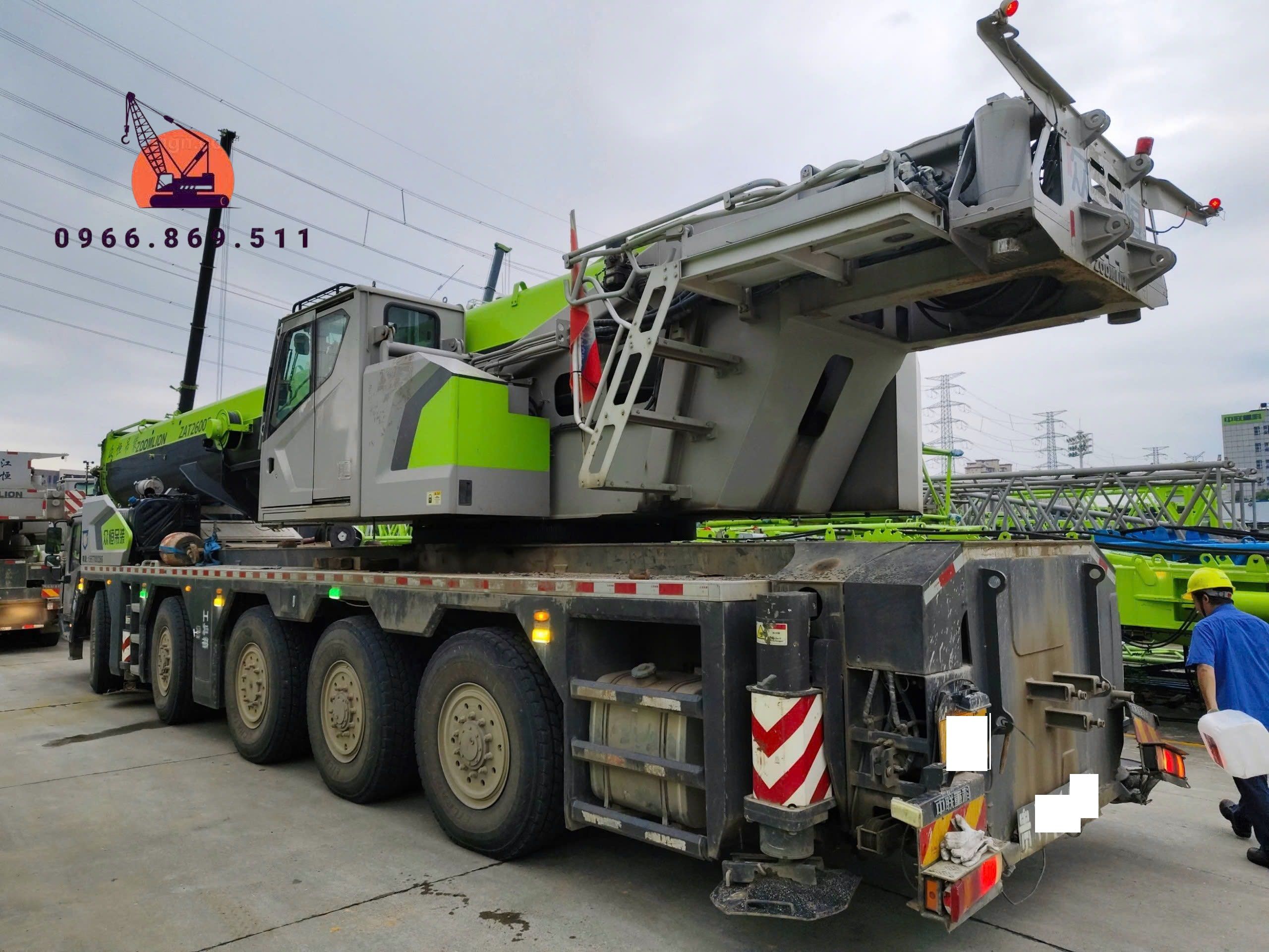 Xe cẩu bánh lốp 200 tấn Zoomlion ZAT200V (2021) nhập khẩu từ Trung Quốc