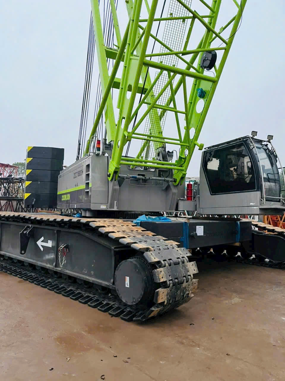 Xe cẩu bánh xích 180 tấn Zoomlion ZCC1800H nhập khẩu từ Trung Quốc