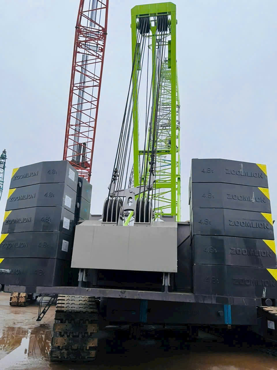 Xe cẩu bánh xích 180 tấn Zoomlion ZCC1800H nhập khẩu từ Trung Quốc