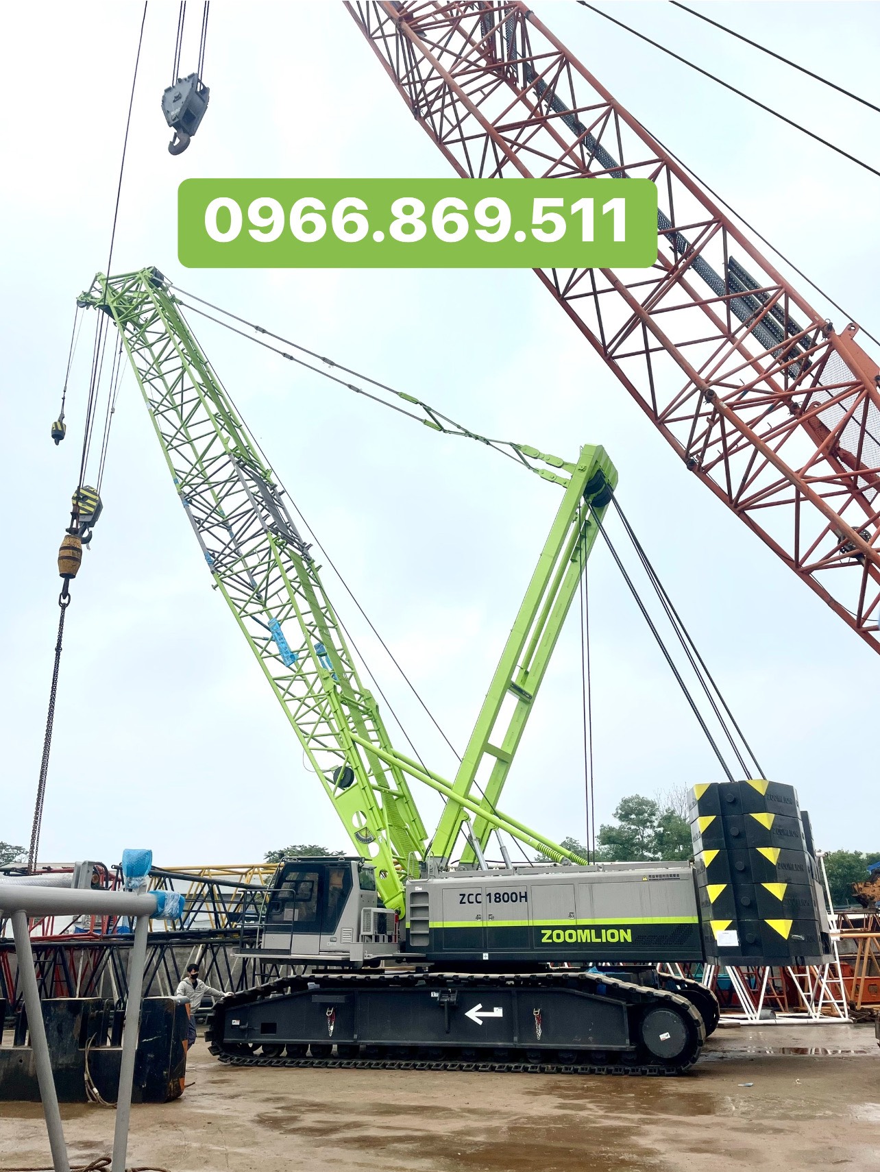 Xe cẩu bánh xích 180 tấn Zoomlion ZCC1800H nhập khẩu từ Trung Quốc