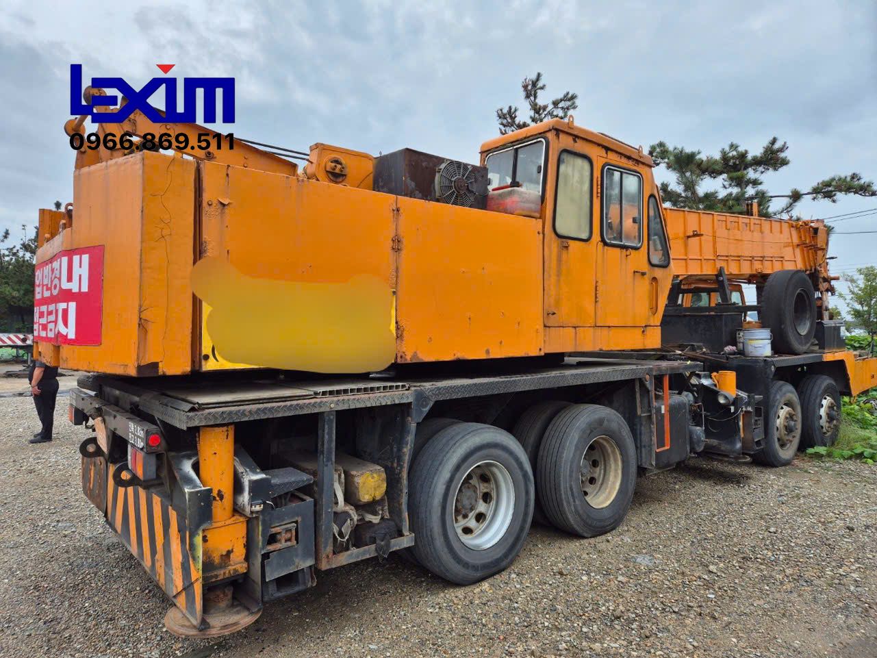 Xe cẩu bánh lốp 50 tấn Kato Hyndai HC50 (1997) nhập khẩu từ Hàn Quốc