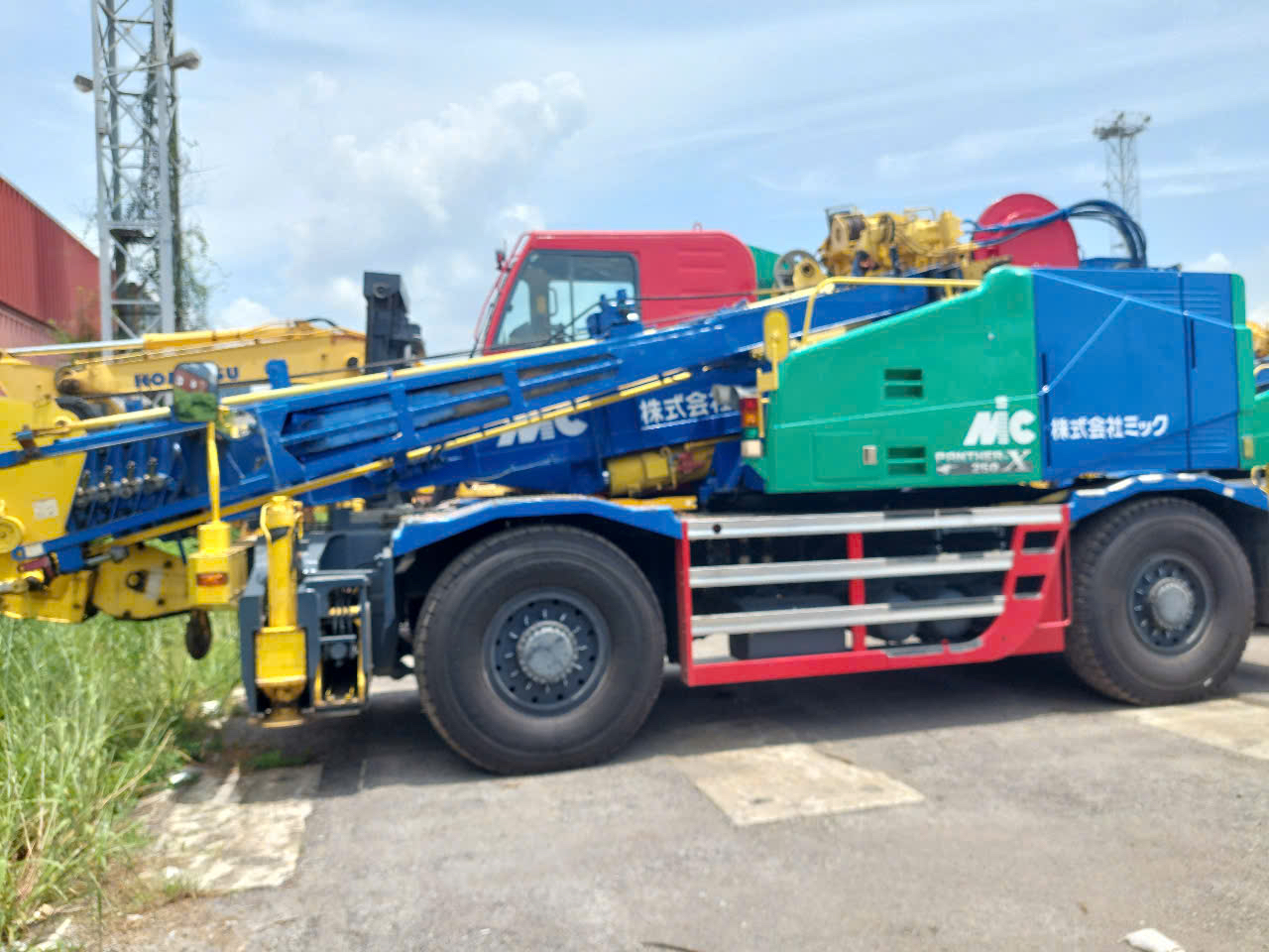 Xe cẩu bánh lốp 25 tấn Kobelco RK250-7 (2008) nhập khẩu từ Nhật Bản