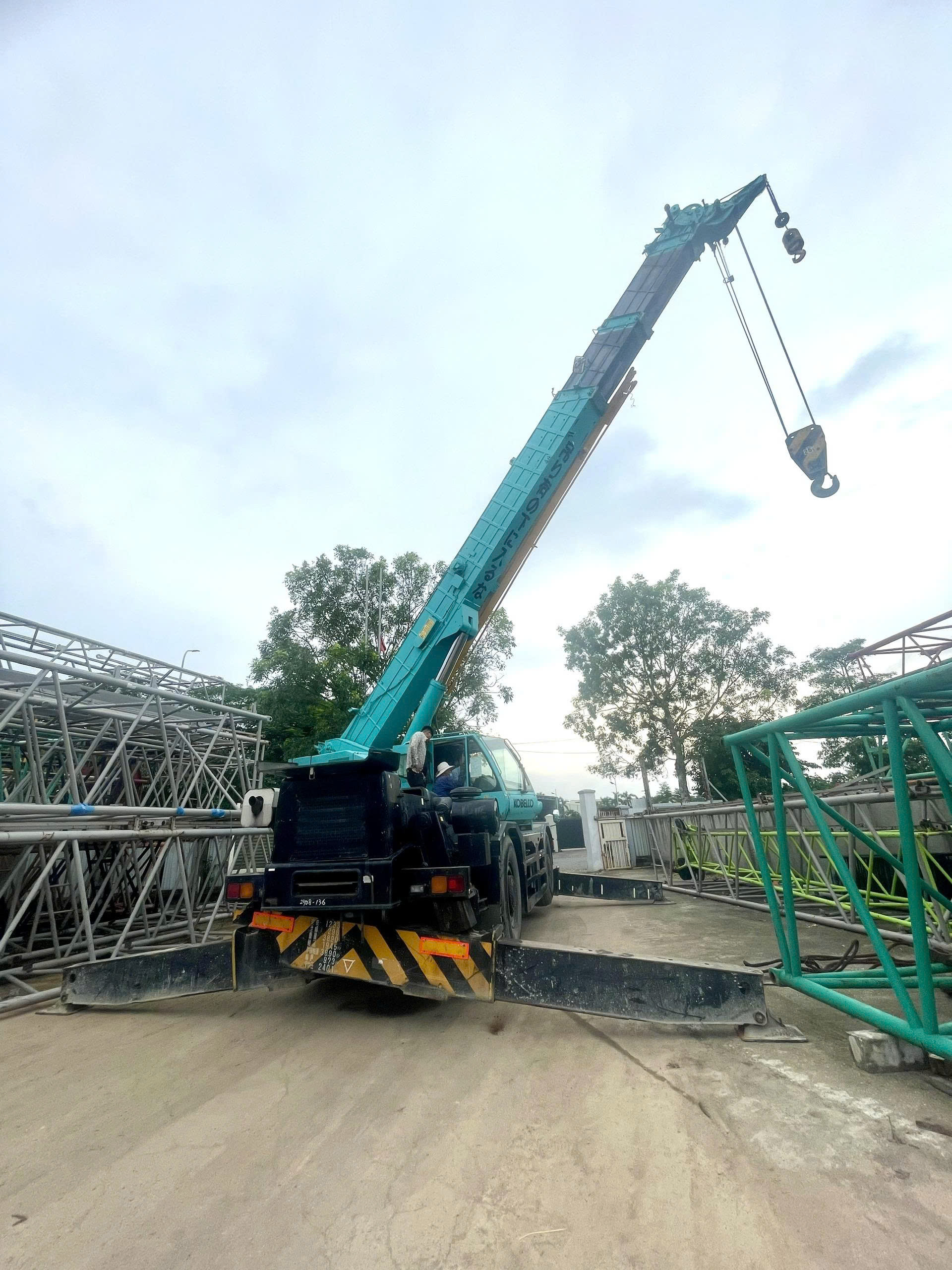 Xe cẩu bánh lốp 51 tấn Kobelco RK500-2 (2005) nhập khẩu từ Nhật Bản