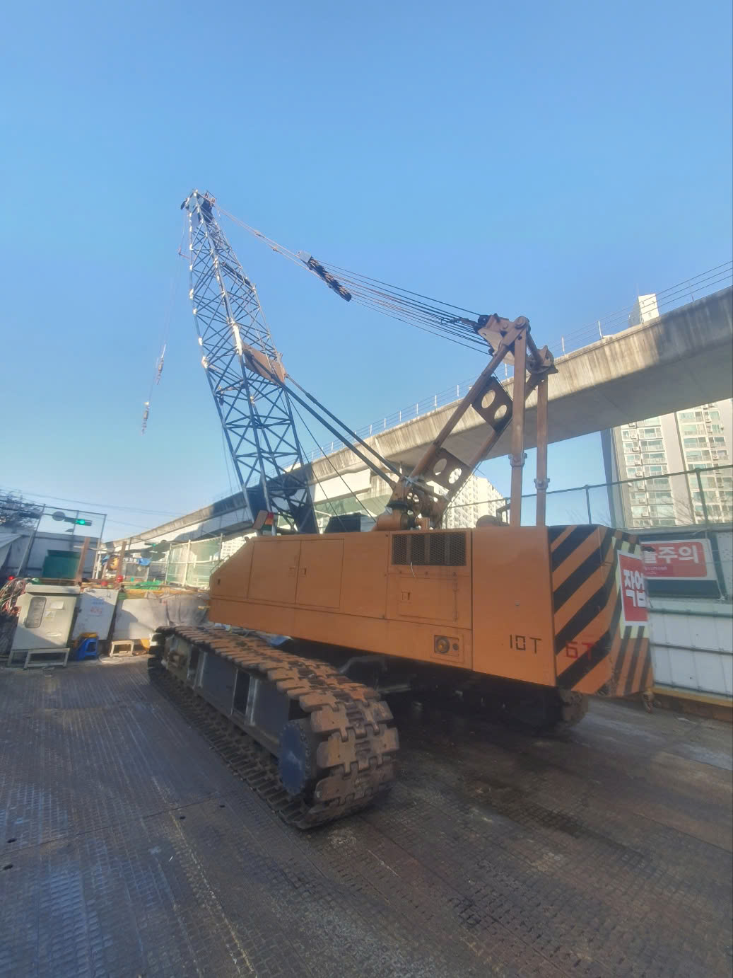 Xe cẩu bánh xích 50 tấn Samsung Hitachi CX500C (1995) nhập khẩu từ Hàn Quốc