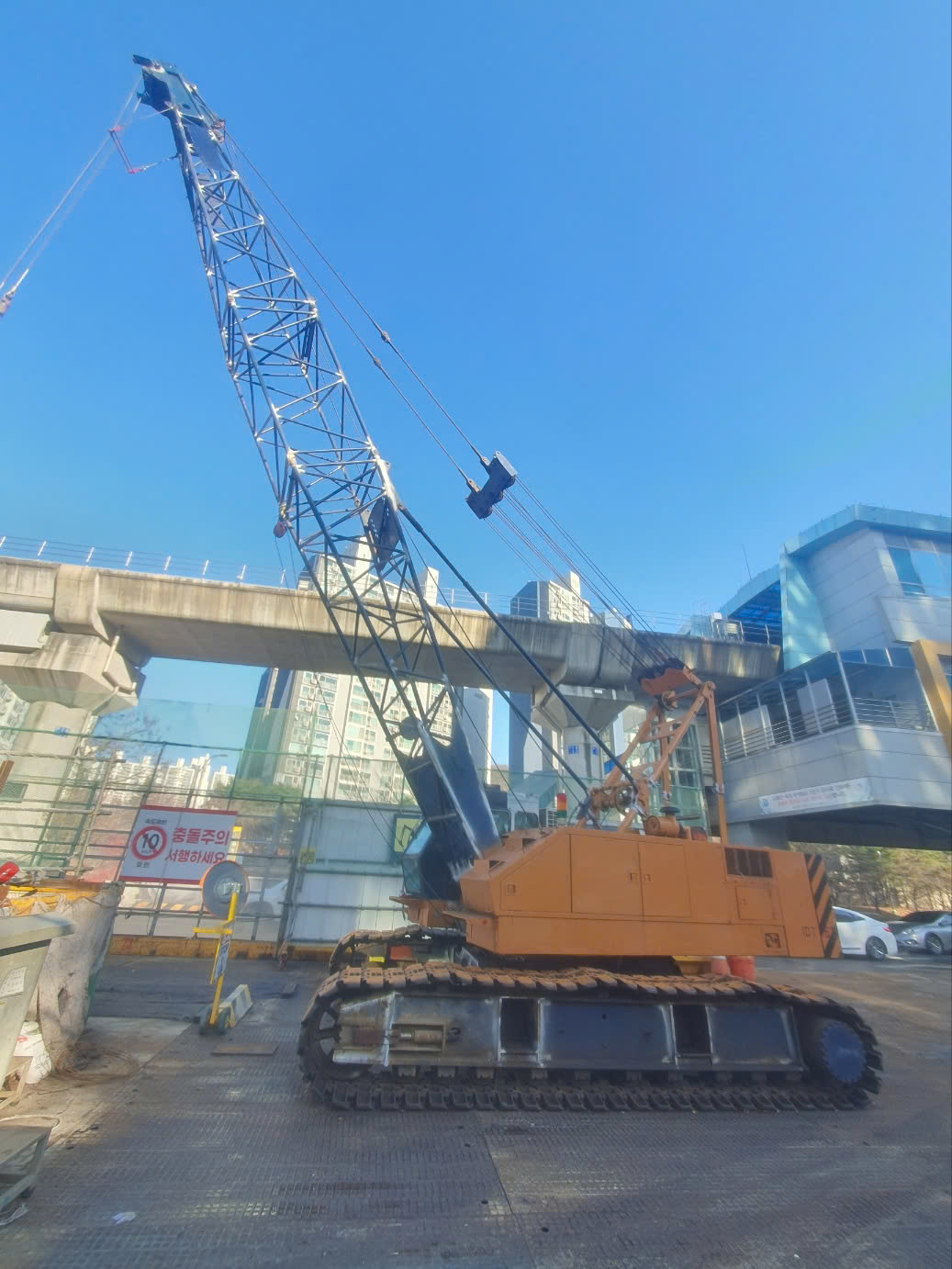 Xe cẩu bánh xích 50 tấn Samsung Hitachi CX500C (1995) nhập khẩu từ Hàn Quốc