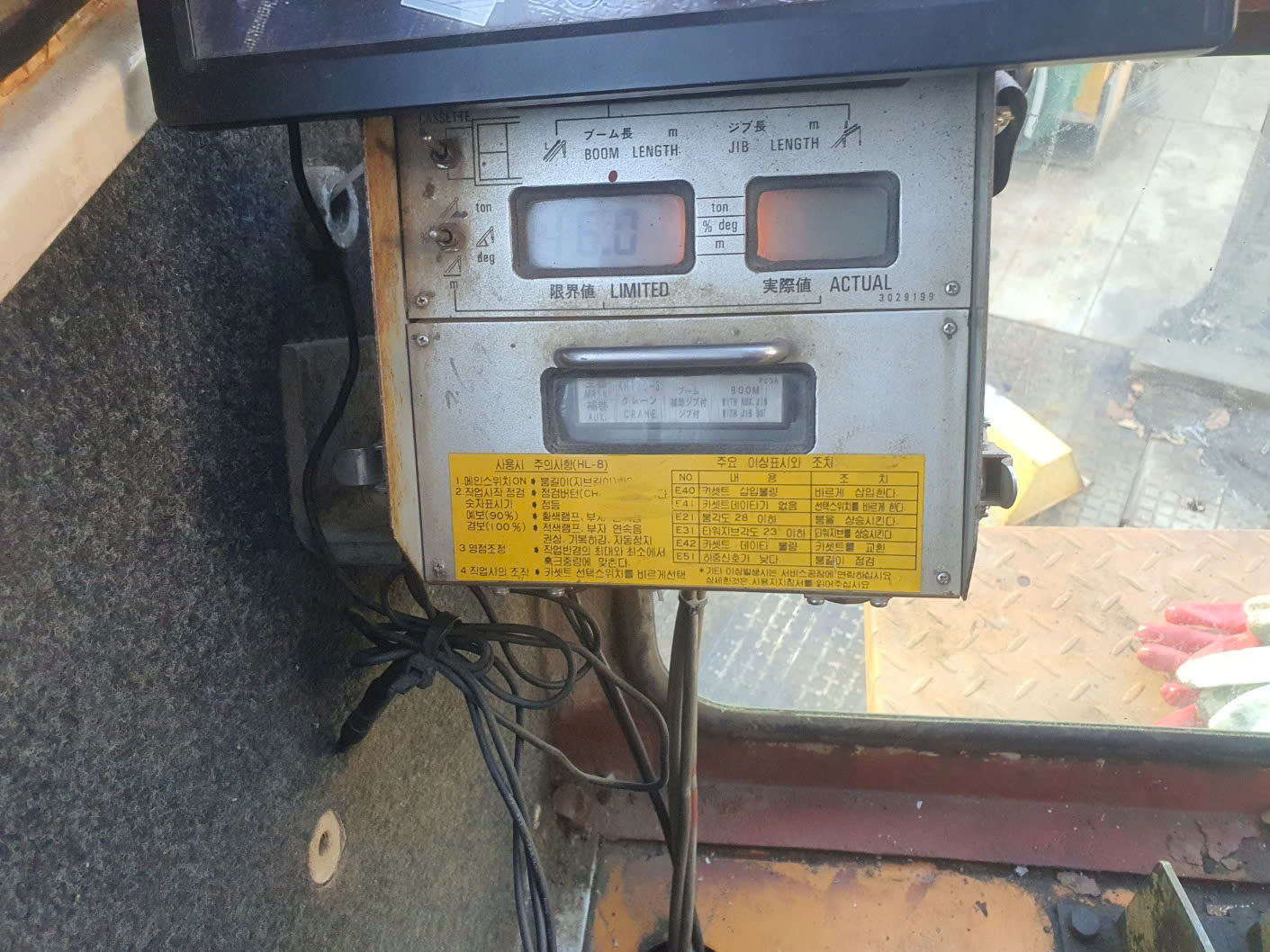 Xe cẩu bánh xích 50 tấn Samsung Hitachi CX500C (1995) nhập khẩu từ Hàn Quốc