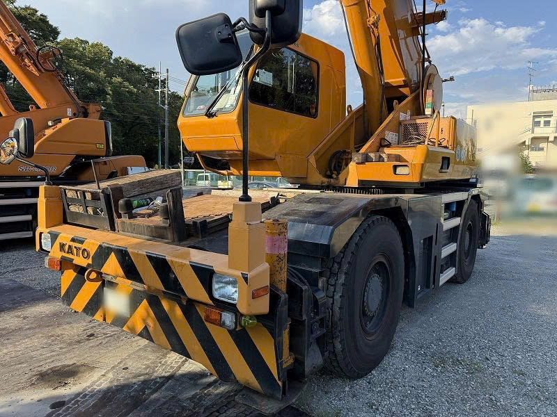 Xe cẩu bánh lốp 25 tấn Kato KR25H-V7 (2008) nhập khẩu từ Nhật Bản