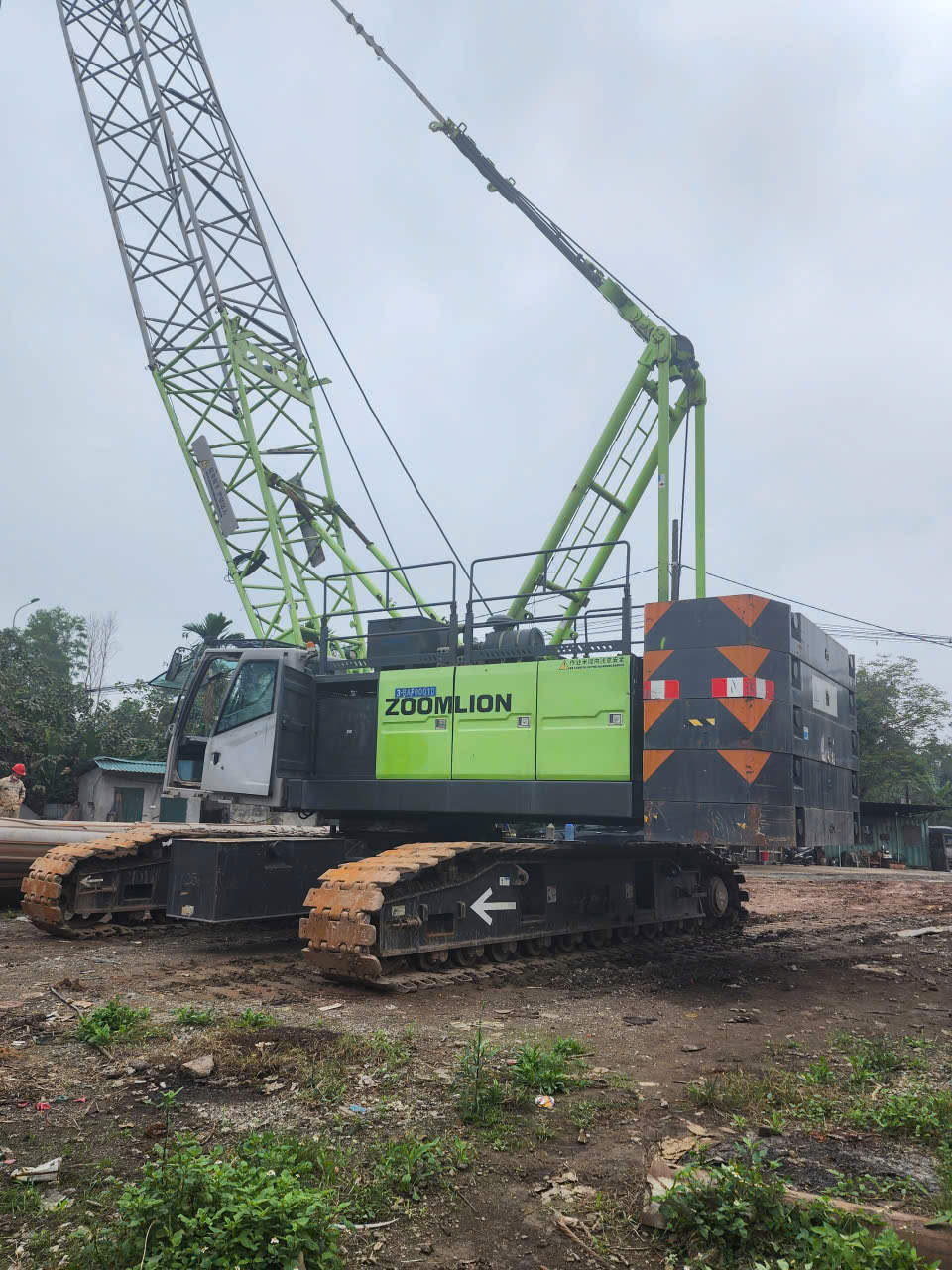 Xe cẩu bánh xích 85 tấn Zoomlion ZCC850V (sx: 2021) nhập khẩu từ Trung Quốc