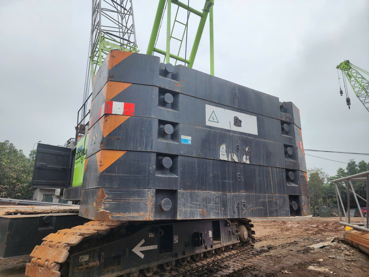 Xe cẩu bánh xích 85 tấn Zoomlion ZCC850V (sx: 2021) nhập khẩu từ Trung Quốc