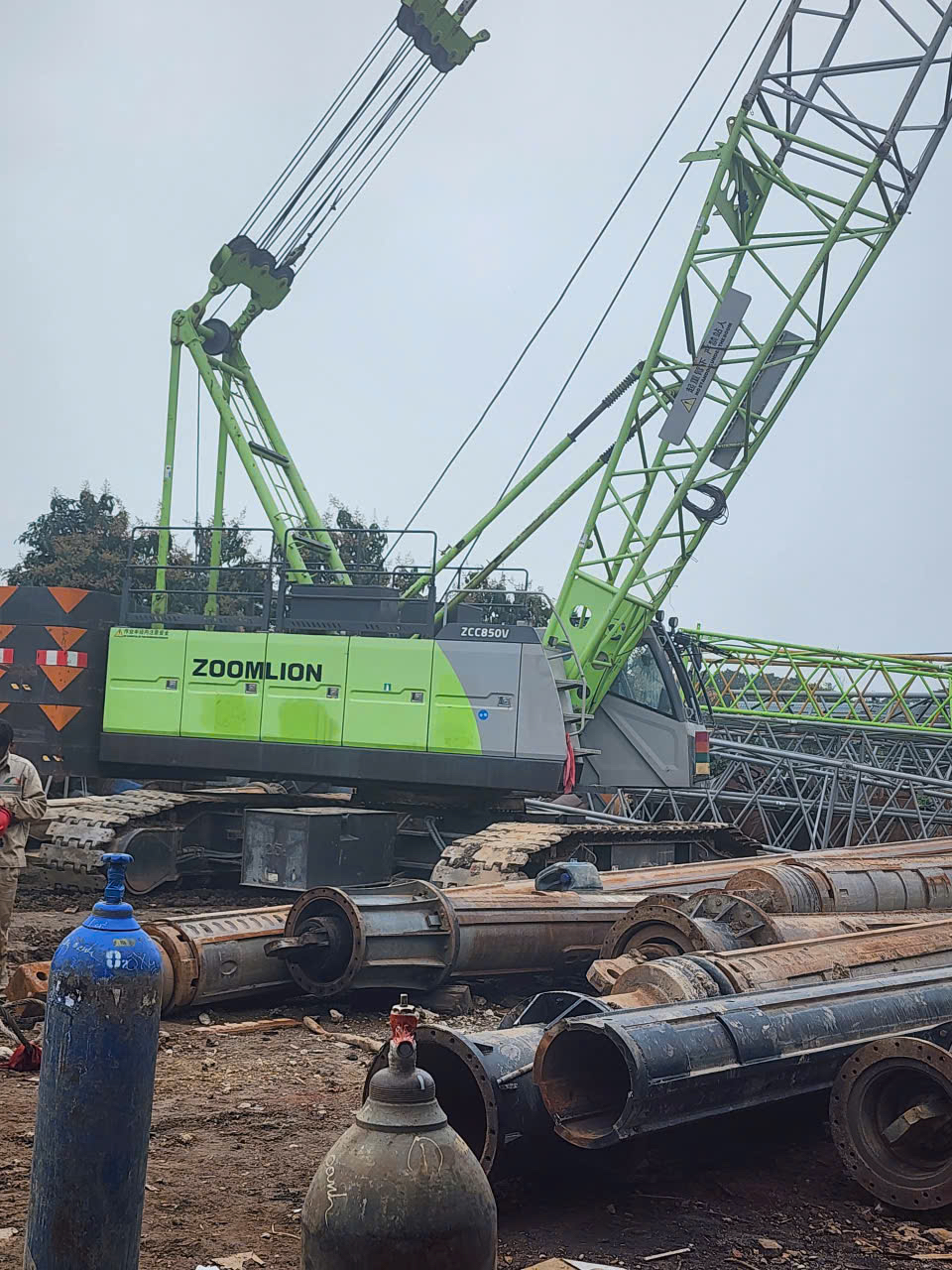 Xe cẩu bánh xích 85 tấn Zoomlion ZCC850V (sx: 2021) nhập khẩu từ Trung Quốc