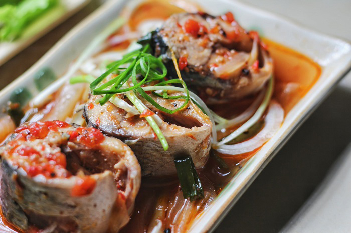 Cách chế biến cá thu sốt cà chua và kho tiêu