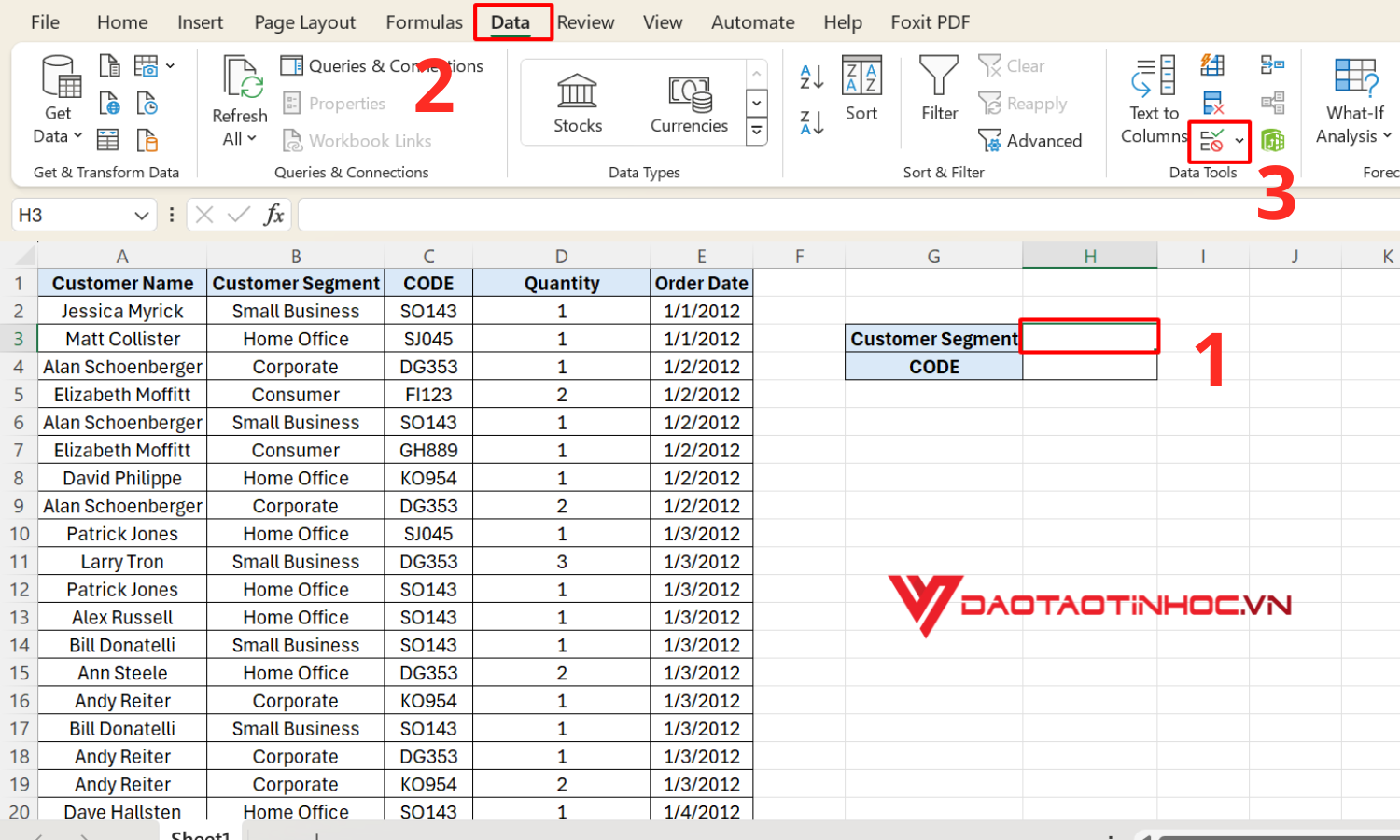 Chọn ô cần tạo List nhấn vào thẻ Data trên thanh công cụ, chọn Data Validation