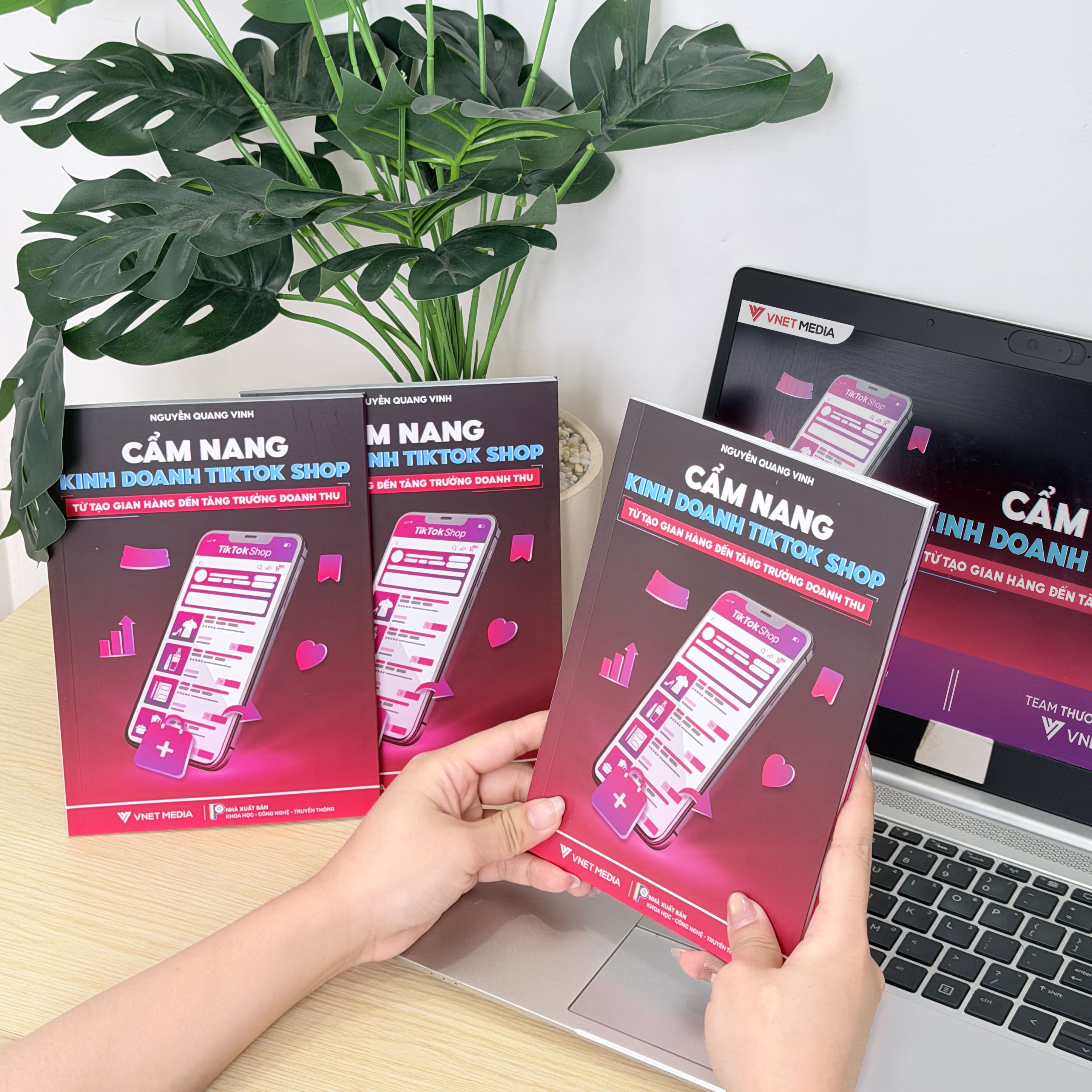 Sách Cẩm Nang Kinh Doanh Tiktok Shop Từ Tạo Gian Hàng Đến Tăng Trưởng Doanh Thu