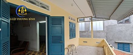 Hàng xóm trổ cửa sổ sang nhà mình thì có vi phạm pháp luật không?