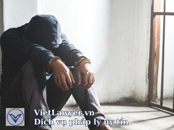 Tạm giam