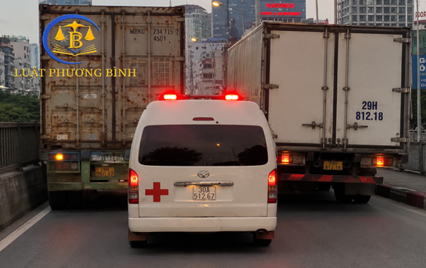Không nhường đường cho xe cấp cứu khiến người đang trong tình trạng nguy kịch tử vong trên đường đi sẽ bị xử lý như thế nào?