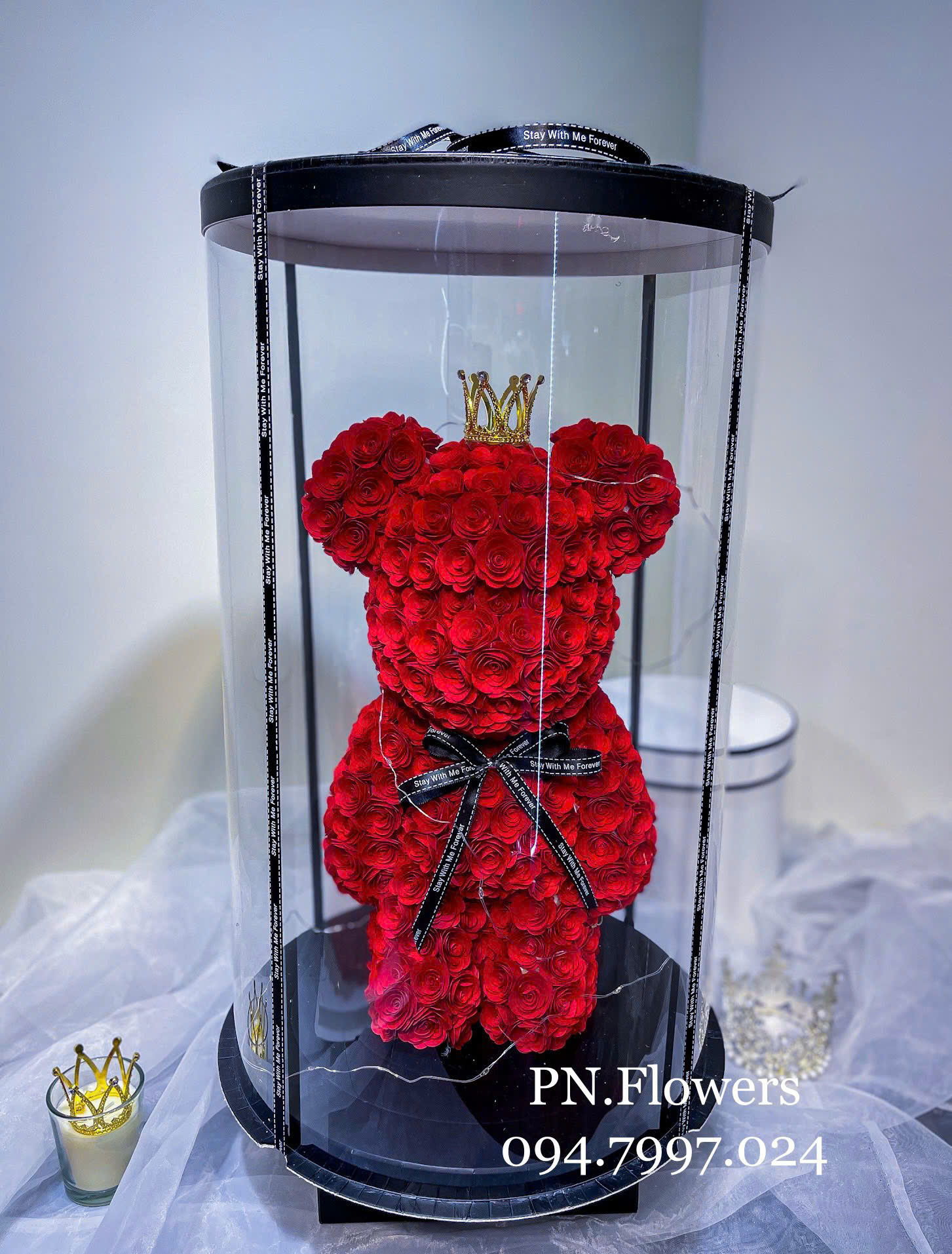 Gấu bearbrick Đỏ hoa giấy mỹ thuật 45cm Fullbox mica trong + Vương Miện+Đèn+Thiệp