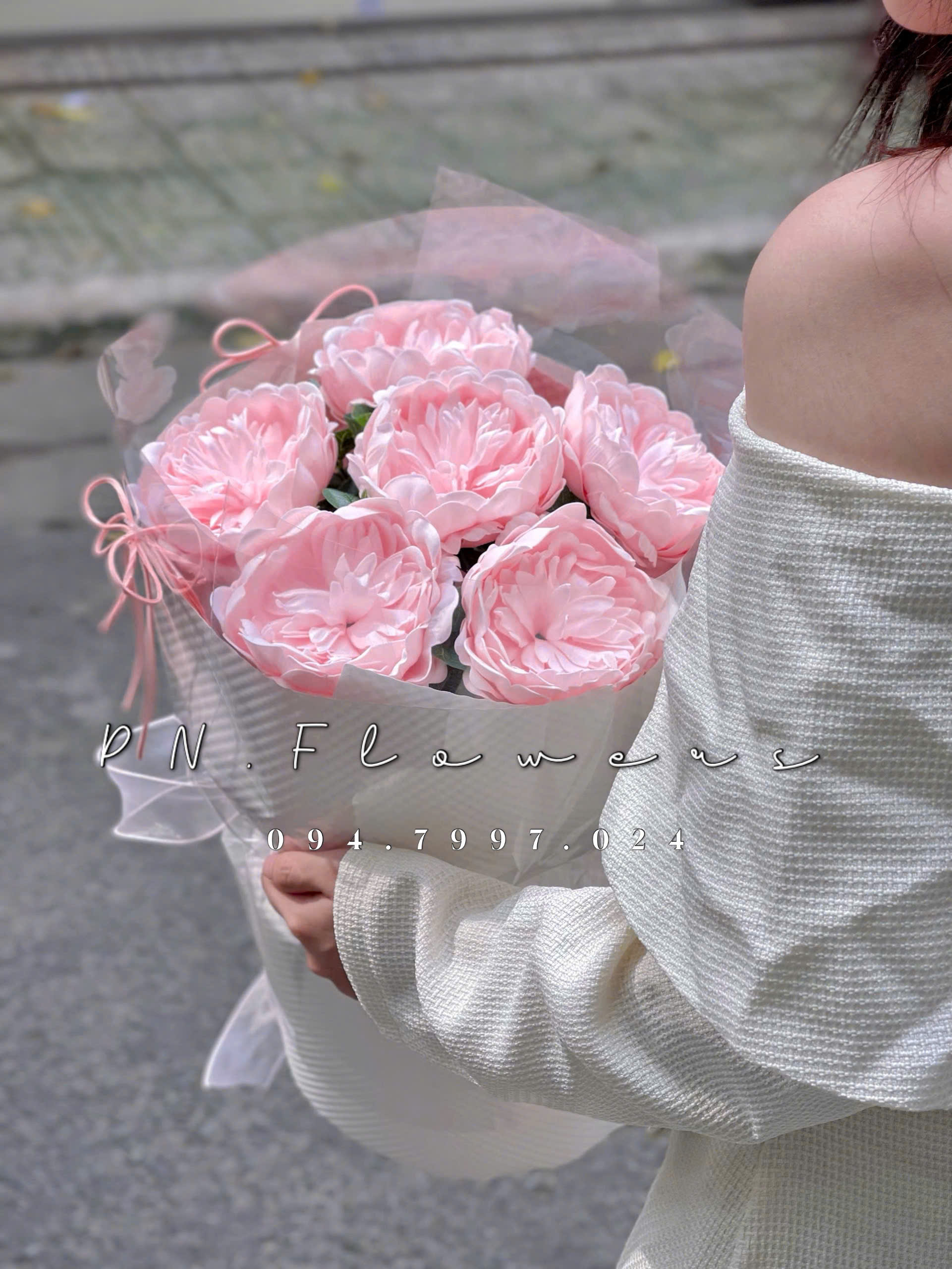 Bó Hoa Sáp Mẫu Đơn 6 Bông Phấn Nhạt