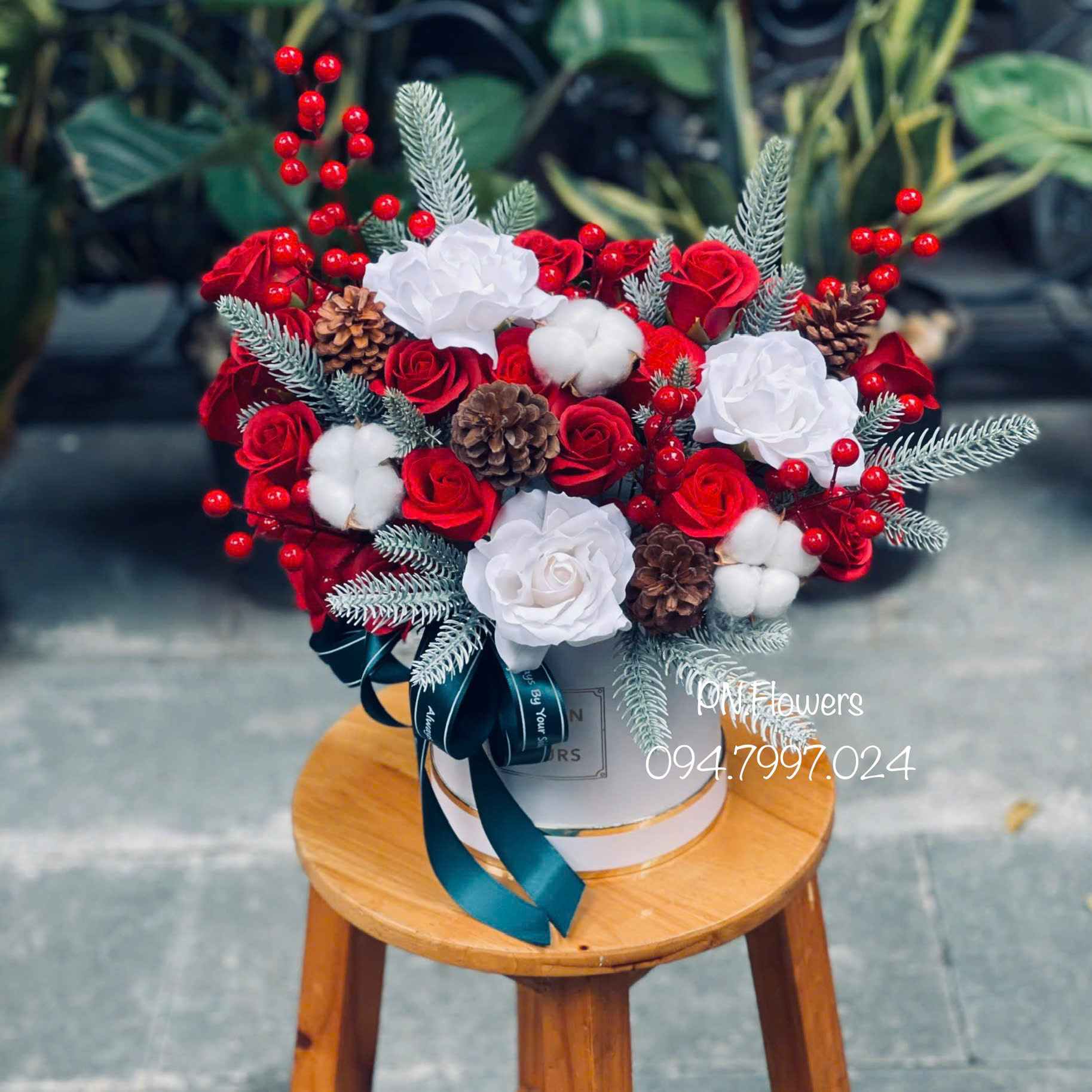 Chậu Hoa Sáp Noel 30 Bông Mix