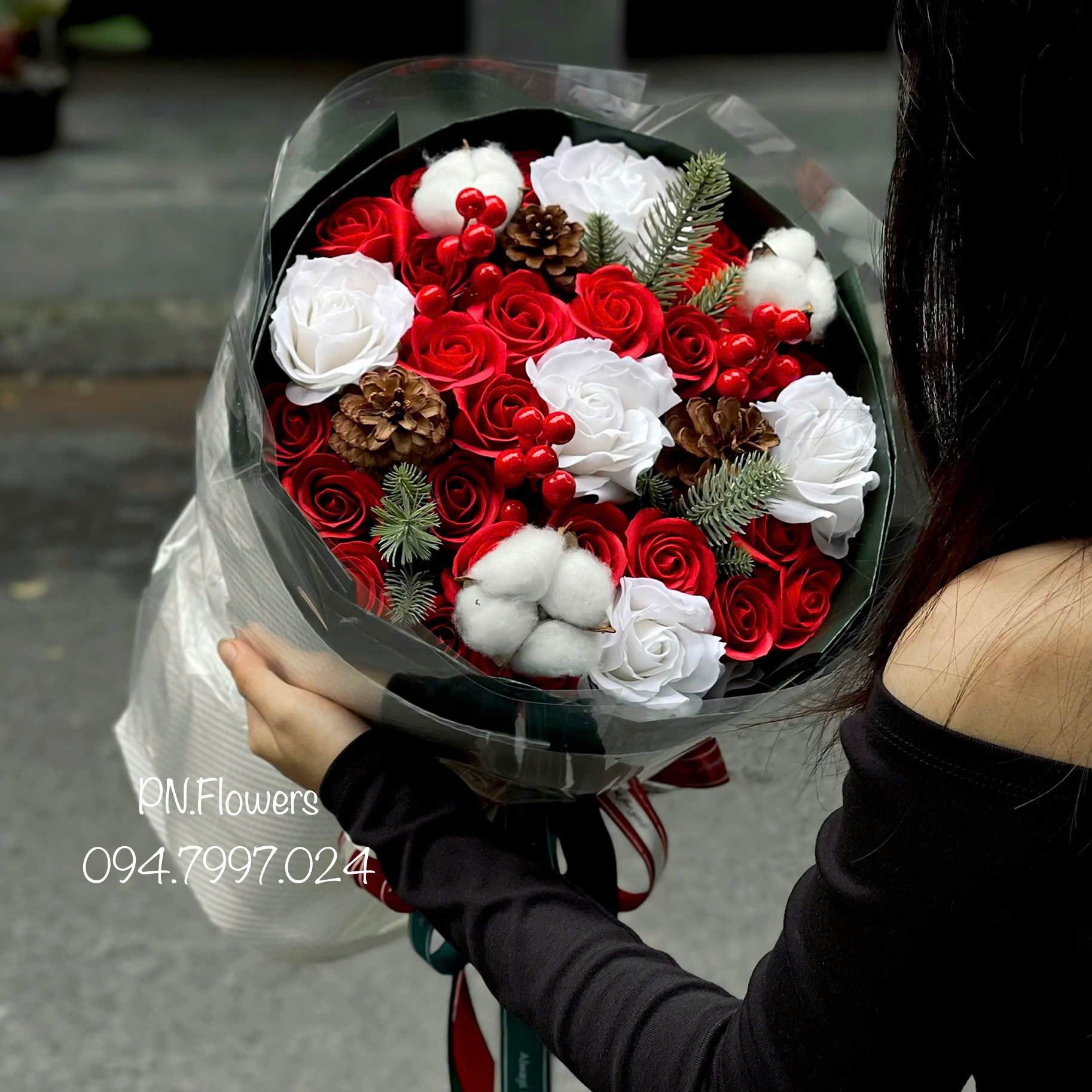 Bó hoa sáp tone noel 33 bông mix tone đỏ