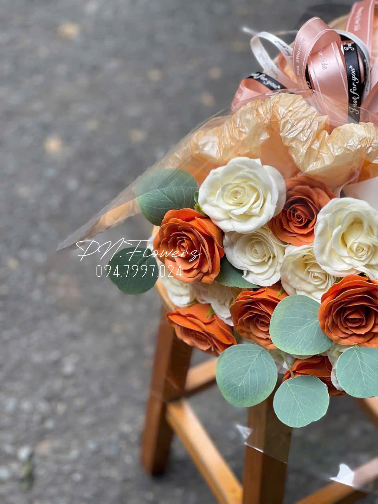 Bó Hoa Sáp 15 Bông Ecudor Tone Cam