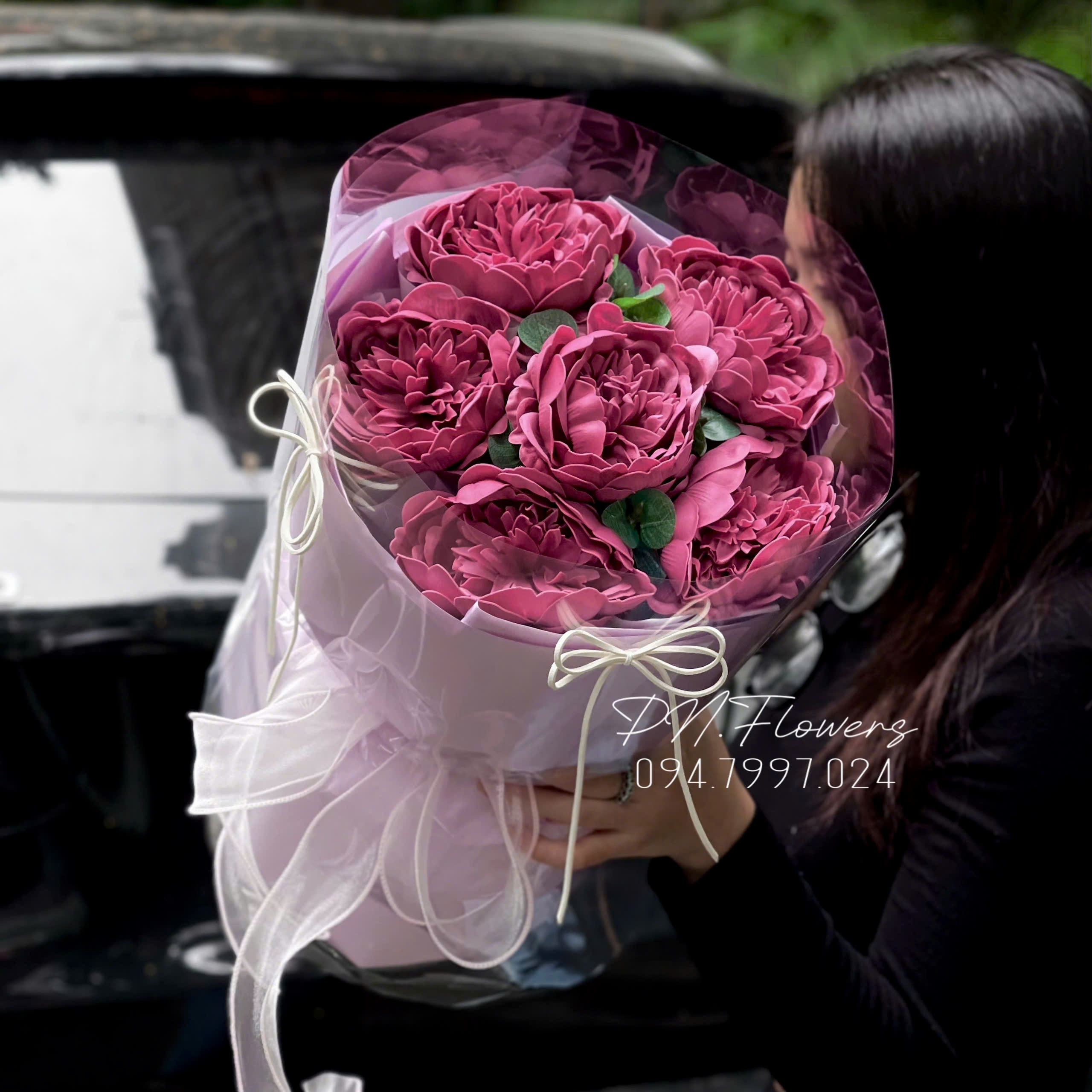 Bó Hoa Sáp Mẫu Đơn 6 Bông Tím Than