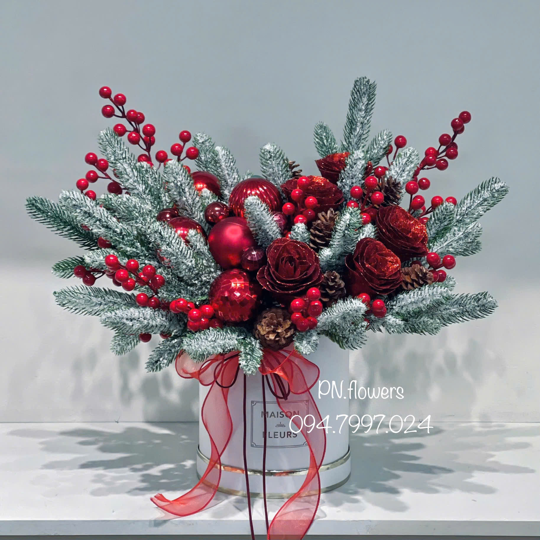 Chậu hoa sáp noel mix lá thông