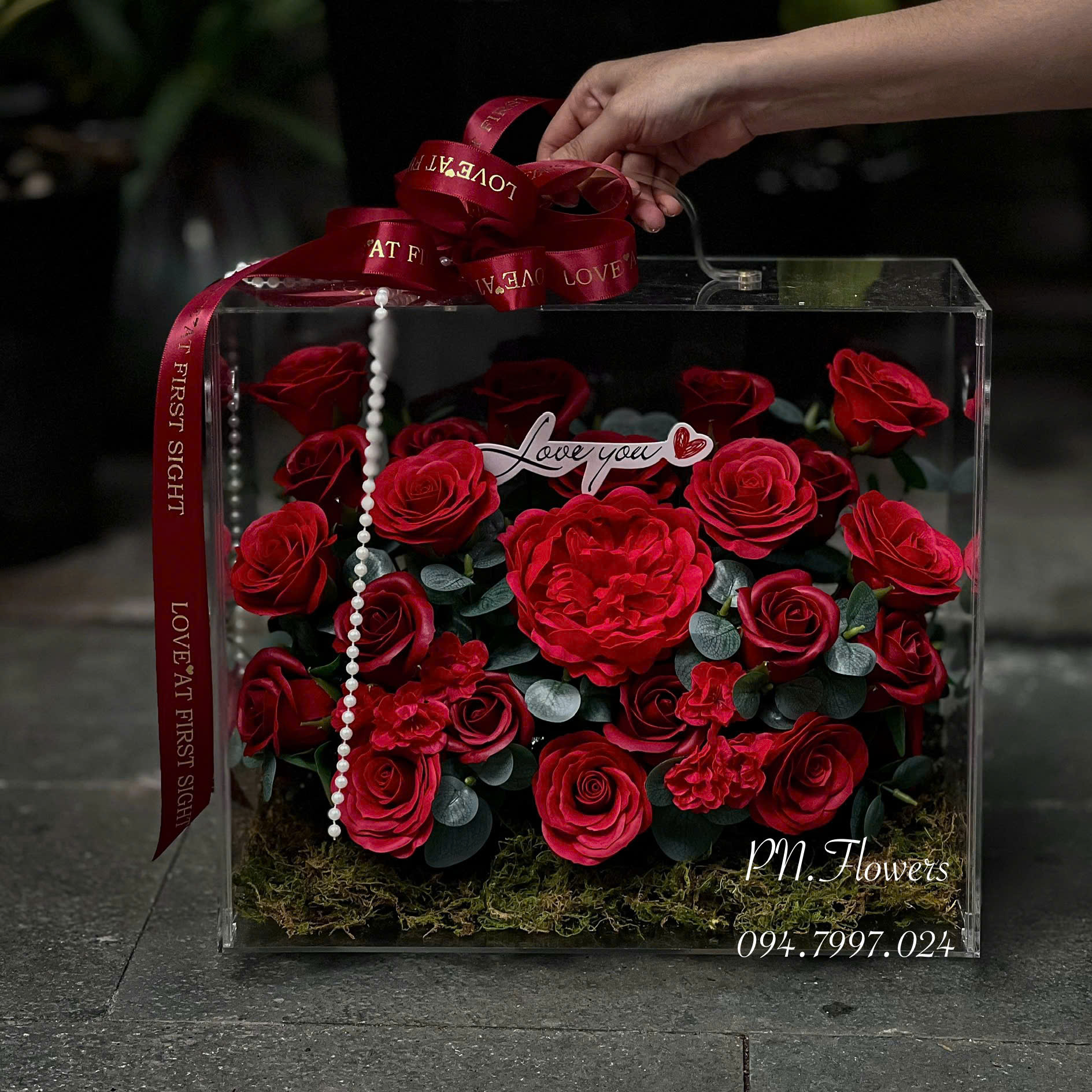 Vali Hoa Sáp Quà Tặng Valentine Tone Đỏ Size Lớn