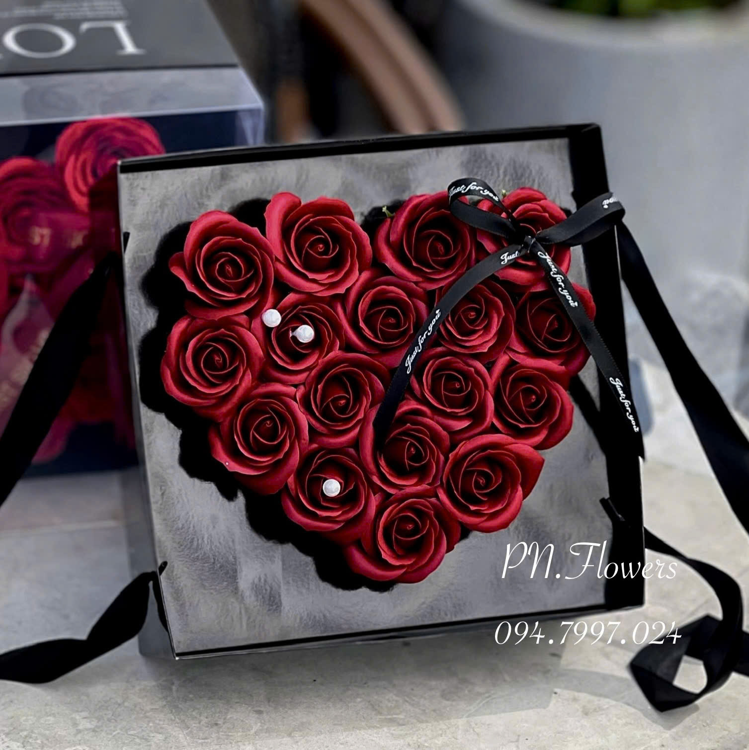 Hộp Trái Tim Hoa Sáp Đỏ Đô