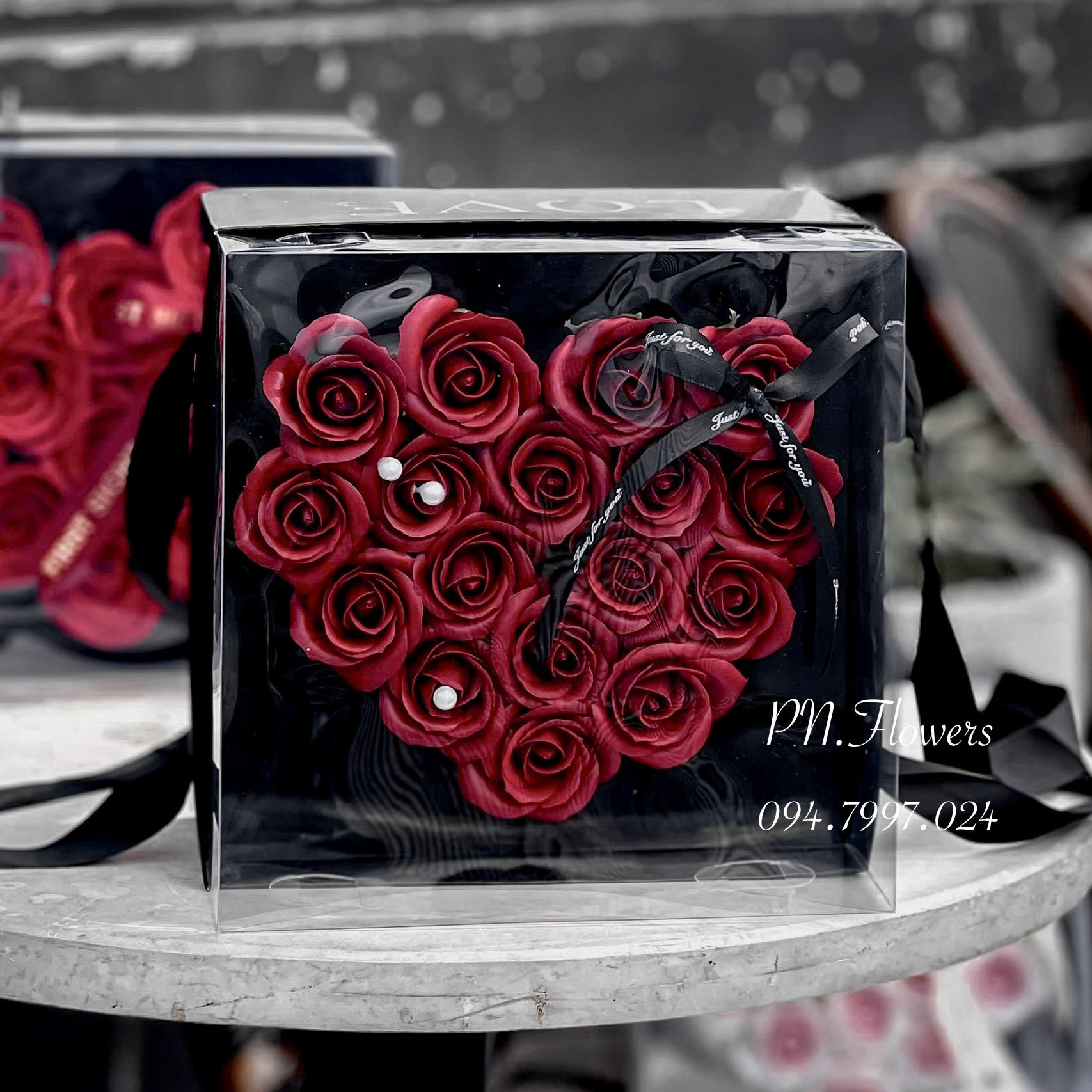 Hộp Trái Tim Hoa Sáp Đỏ Đô