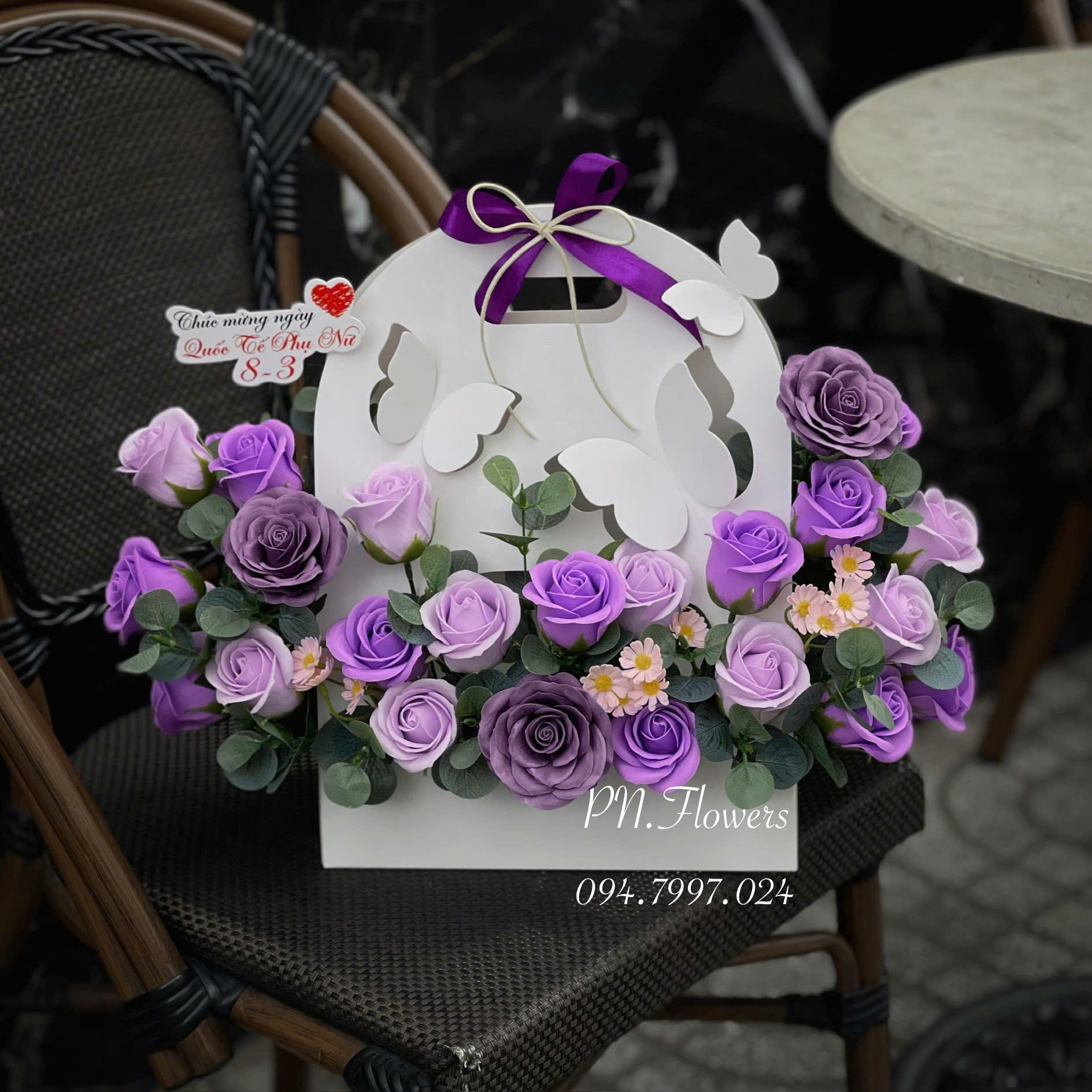 Giỏ Hoa Sáp Đẹp 8-3 Tone Tím