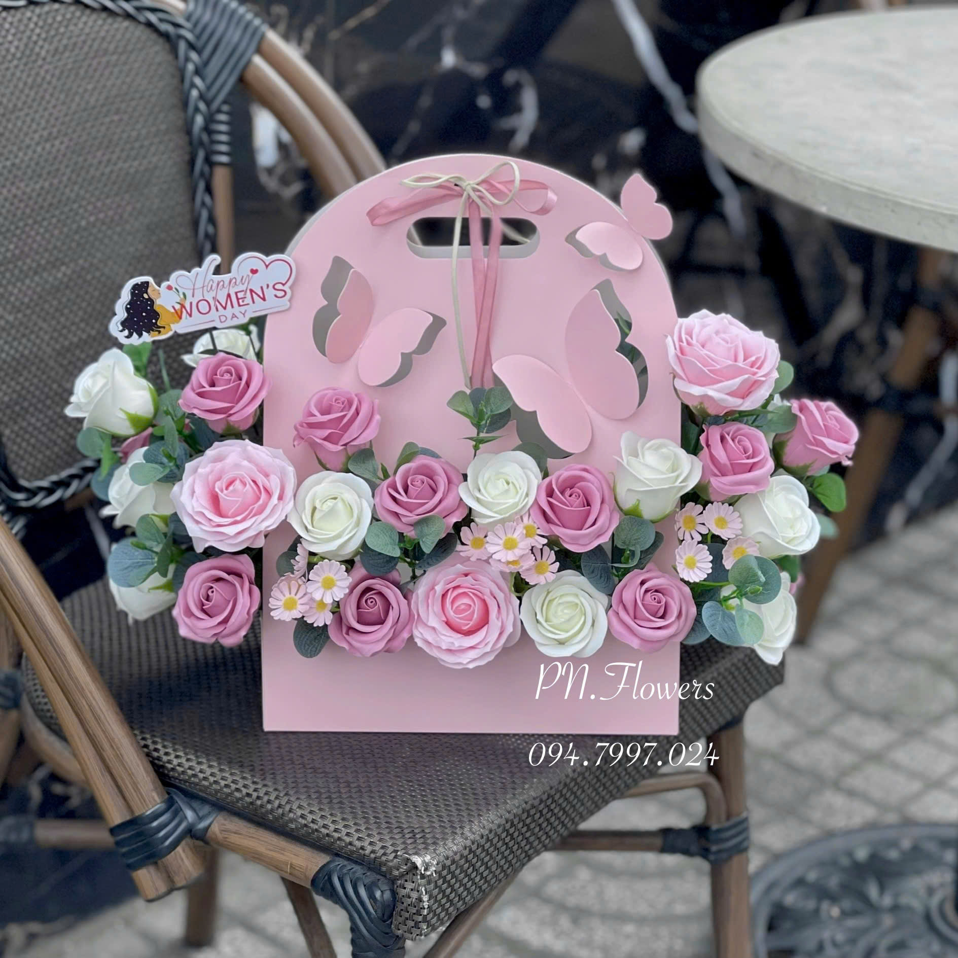 Giỏ Hoa Sáp Thơm 8-3 Tone Hồng