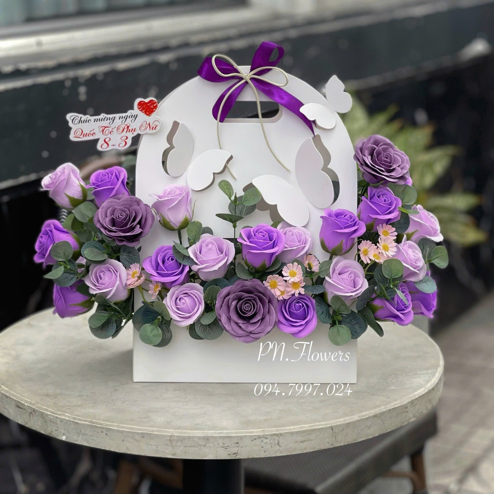 Giỏ Hoa Sáp Đẹp 8-3 Tone Tím