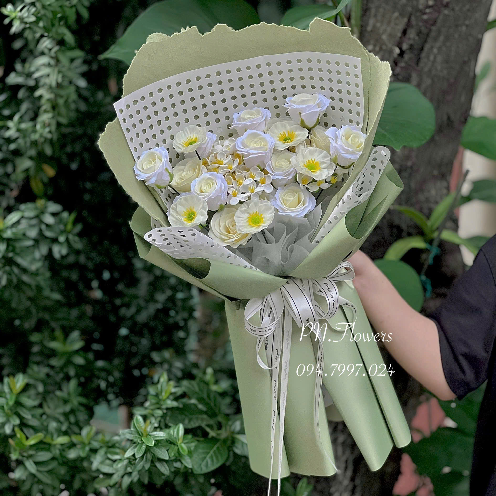 Bó Hoa Sáp 23 Bông Trắng Kem Mix