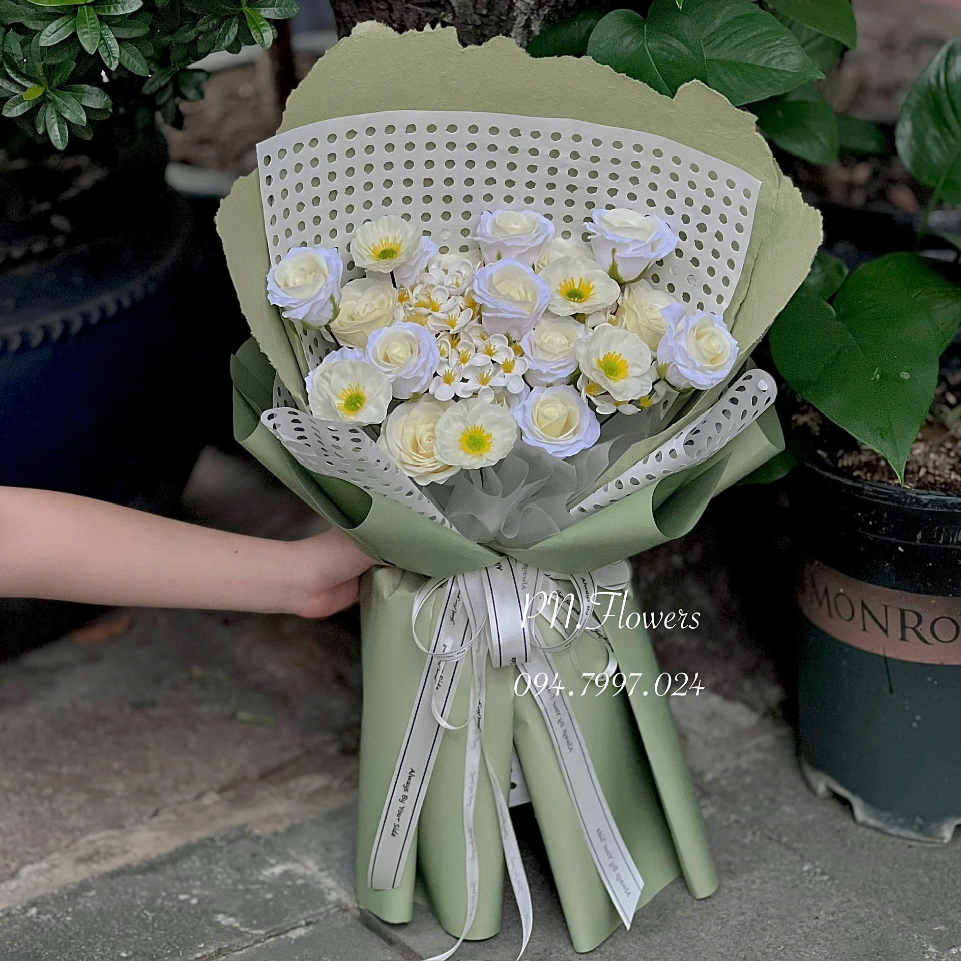 Bó Hoa Sáp 23 Bông Trắng Kem Mix