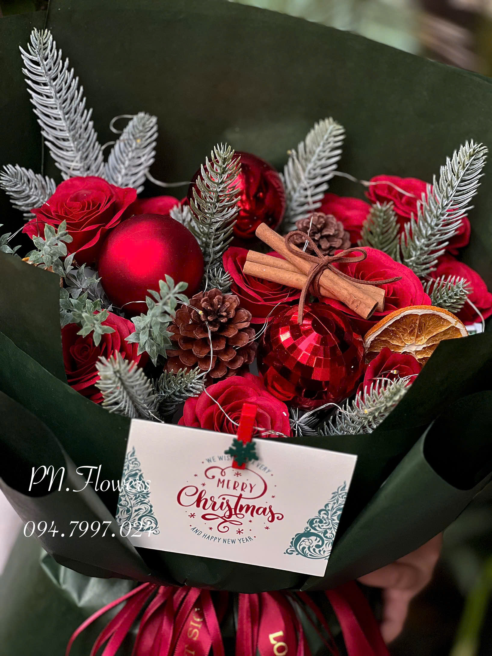 Bó Hoa Sáp Tone Noel 11 Bông Ecuador Mix Có Đèn