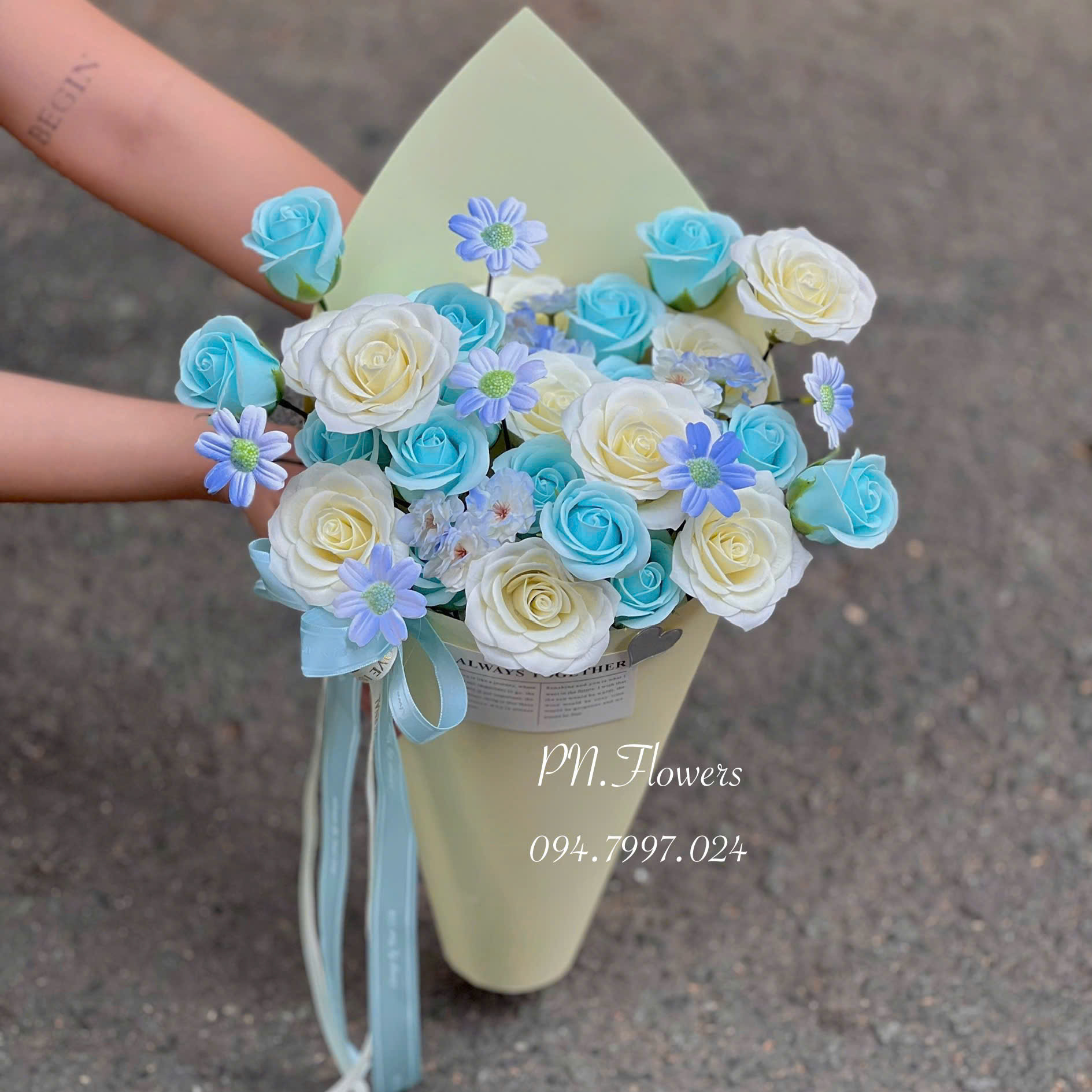 Bó Hoa Sáp Ốc Quế Tone Xanh Dương