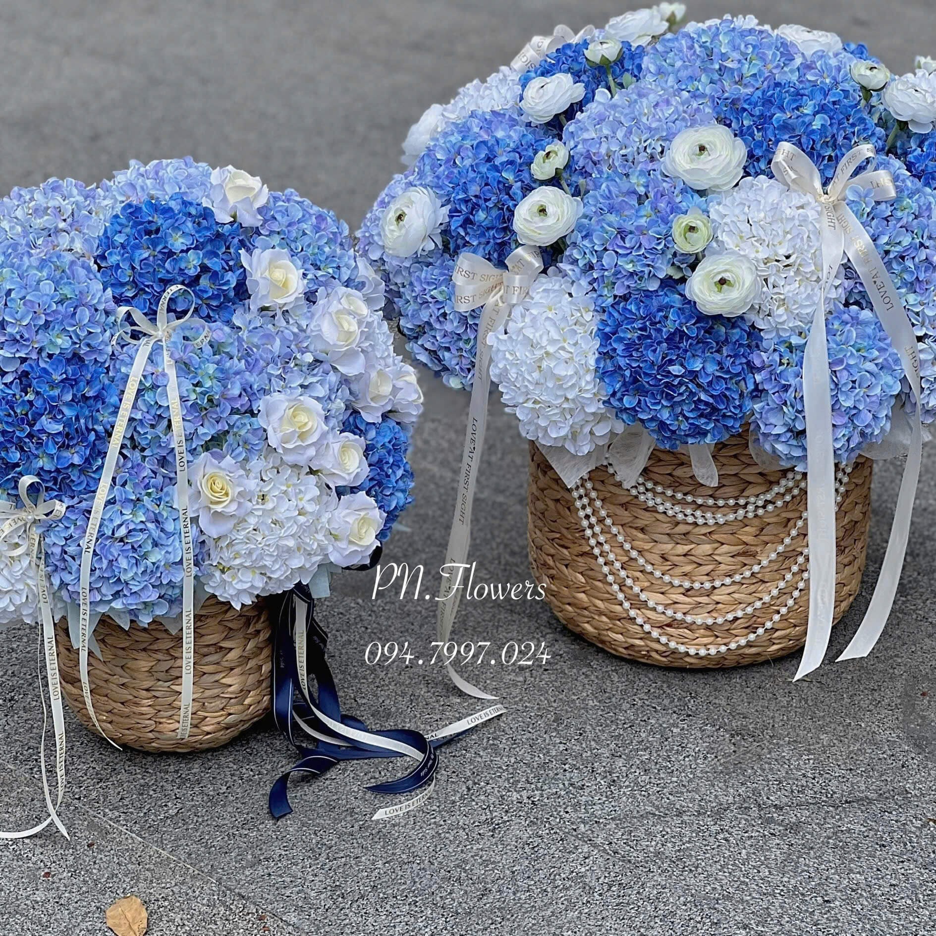 Giỏ Hoa Cẩm Tú Cầu Lụa 16 Bông Mix Tone Xanh