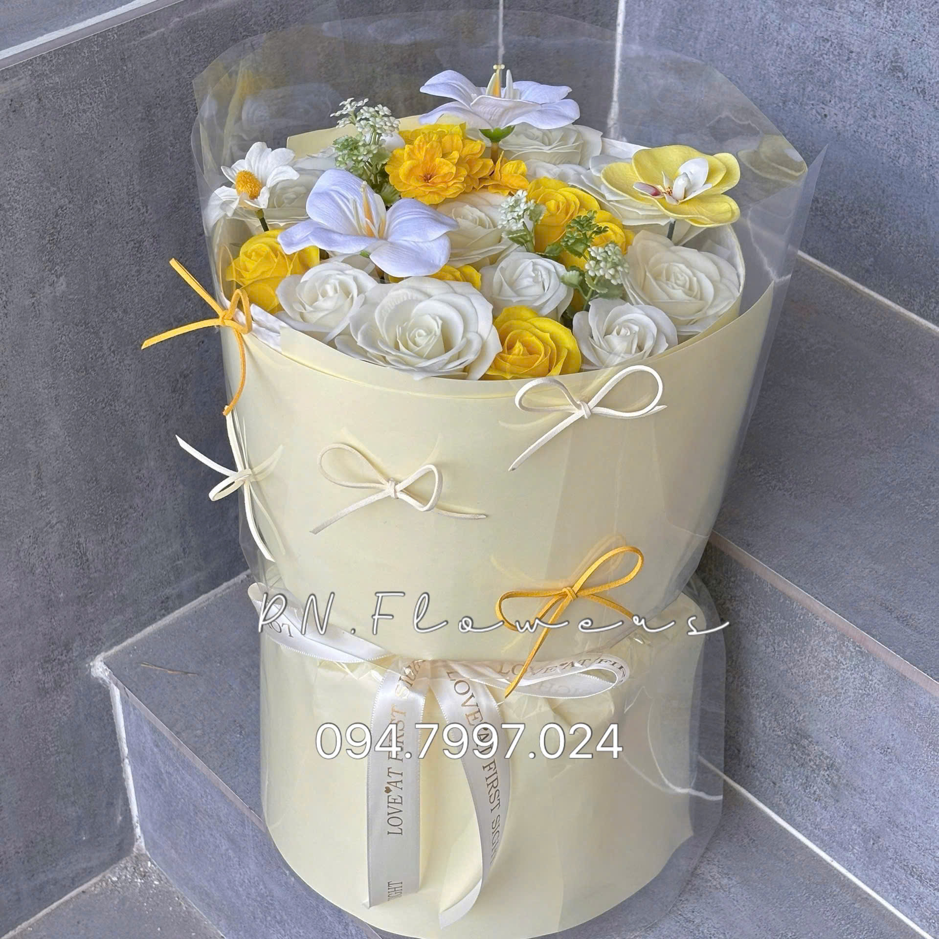 Bó Hoa Sáp Thơm Mix 23 Bông Tone Vàng Kiểu Tròn