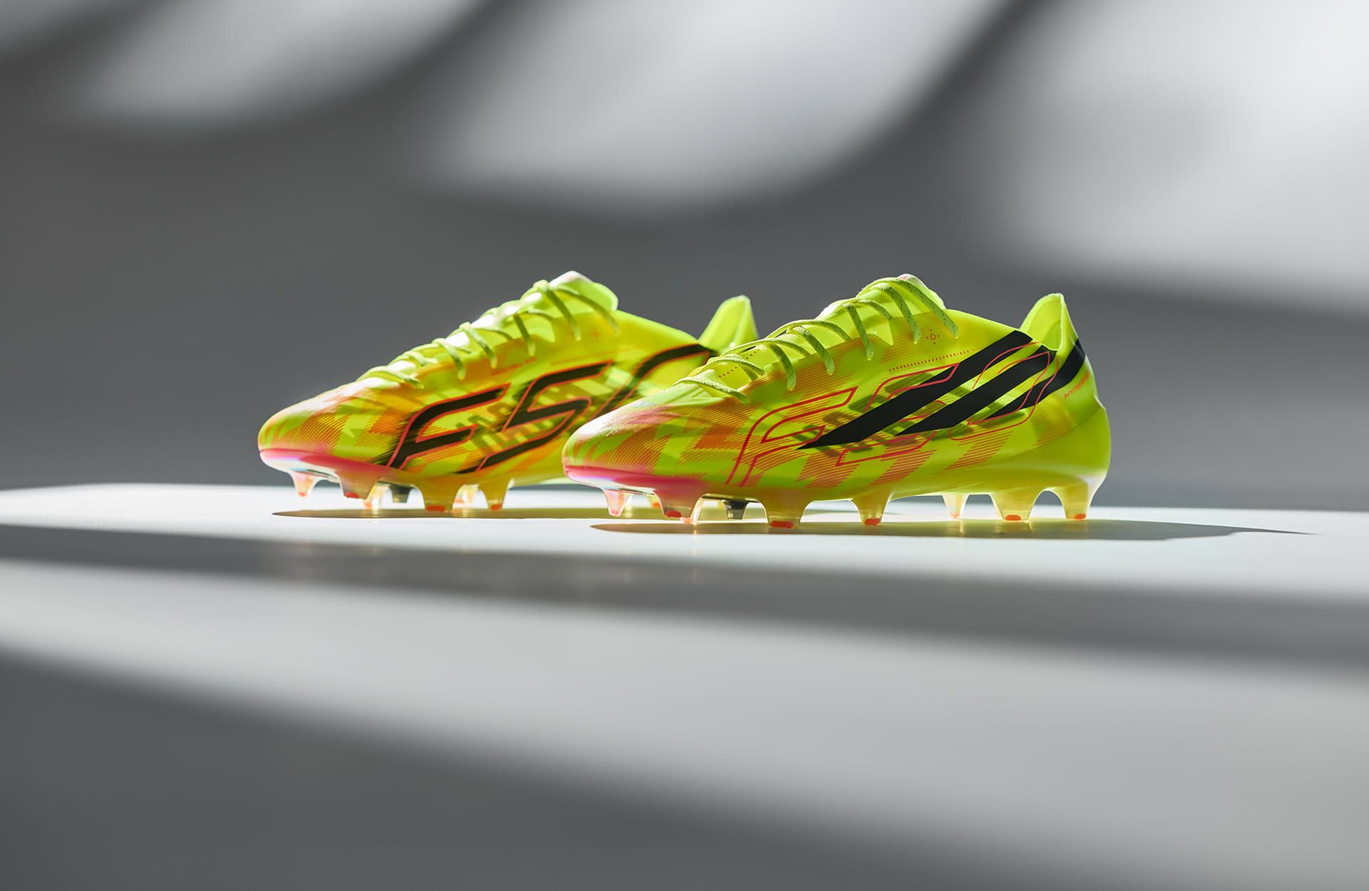 Adidas F50 Hyperfast EVO – Định Nghĩa Lại Tốc Độ Trong Bóng Đá